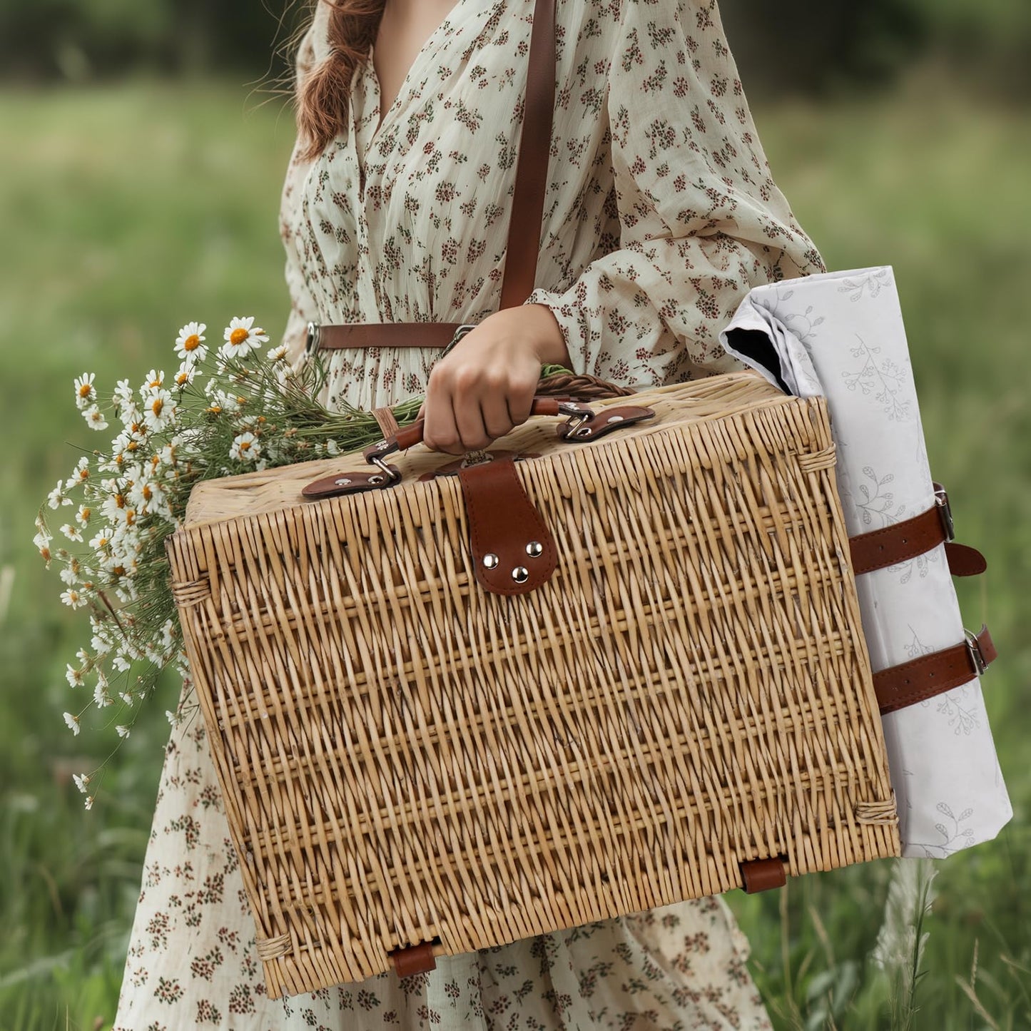 Picnic Basket for 2, Bridal Shower Gift Wedding Gifts with Mr Mrs Wine Glasses and Greeting Card, Engagement Newly Weeding Gifts for Couples 2026, Wicker Picnic Set Kit with Blanket Cooler for Beach