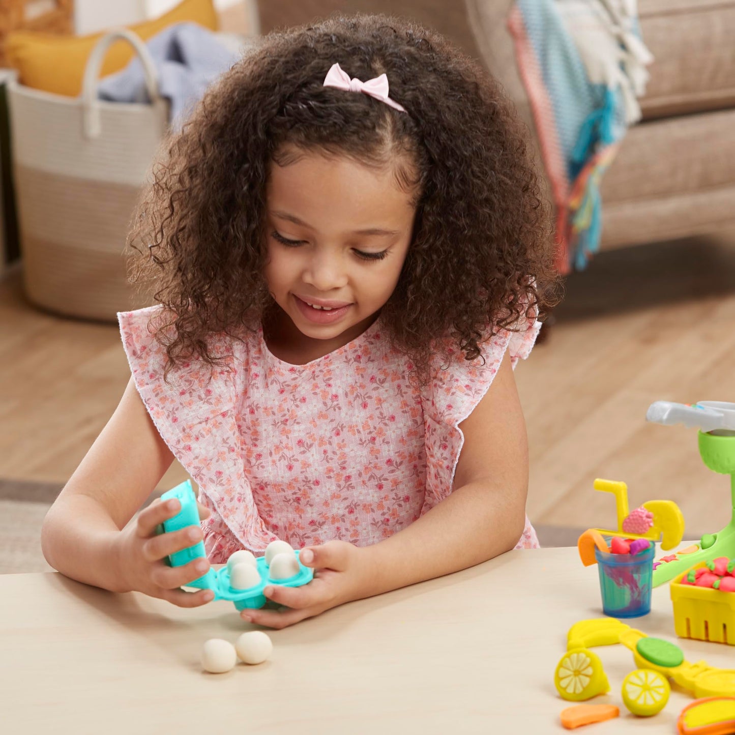 Play-Doh Farmer's Market Toy Kitchen Playset with 28 Play Food Accessories & 11 Colors Including Specialty Smoothie Can (Amazon Exclusive)