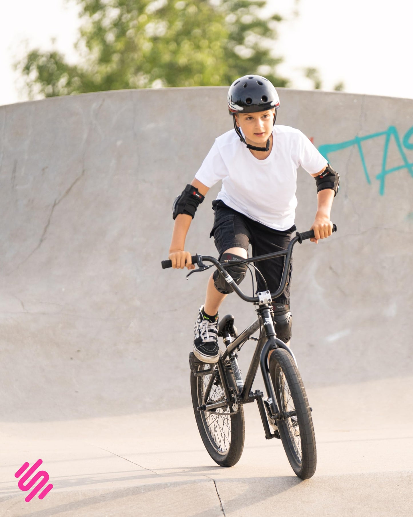 SKATEWIZ Knee and Elbow Pads Adult - Skating Protective Gear, Knee Pads and Elbow Pads Set - PROTECT-1 - Size L Pink White - Knee and Elbow Pads for Women, Elbow and Knee Pads Adult, Skate Gear