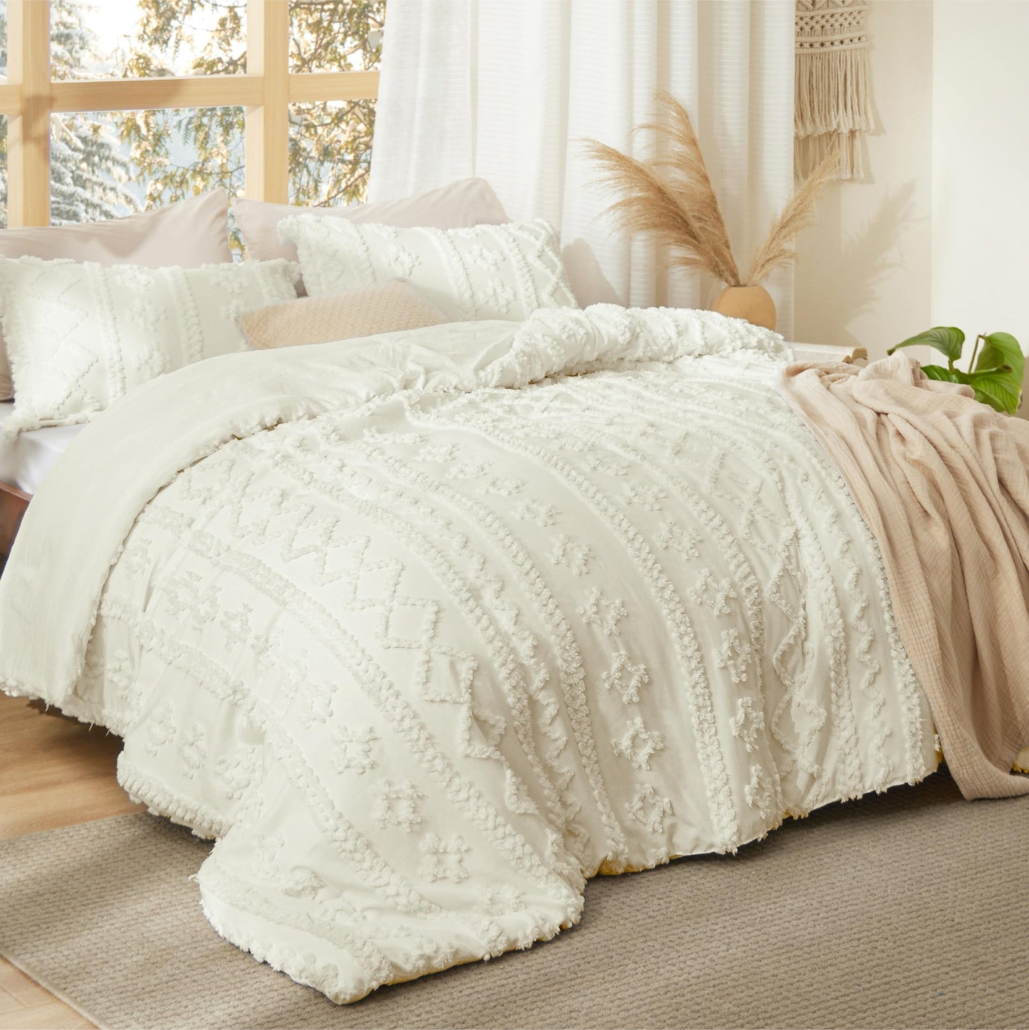 Bedsure Tufted Boho Comforter Set Queen Size - White Boho Bed Set, GentleSoft™ 3 Pieces Farmhouse-Style Embroidery Bedding, Gifts for Woman, Soft Jacquard Kids' Queen Comforter for All Seasons