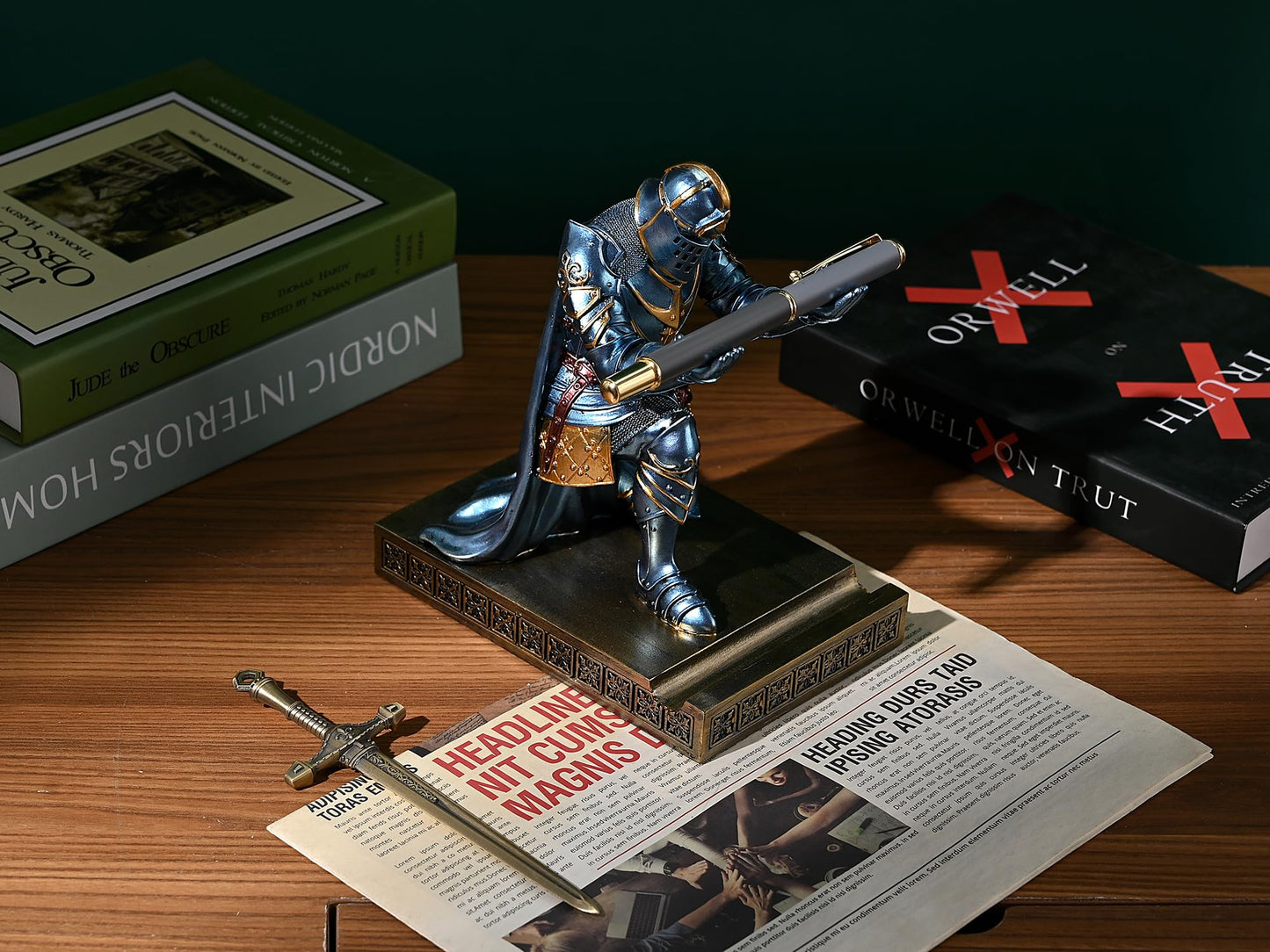 HDMbigmi King's Guard Leader Cloak Warrior Knight Pen Holder Mobile Phone Stand, Ornament Knight Statue, Pen Stand Paperweight for Office and Home (Blue)