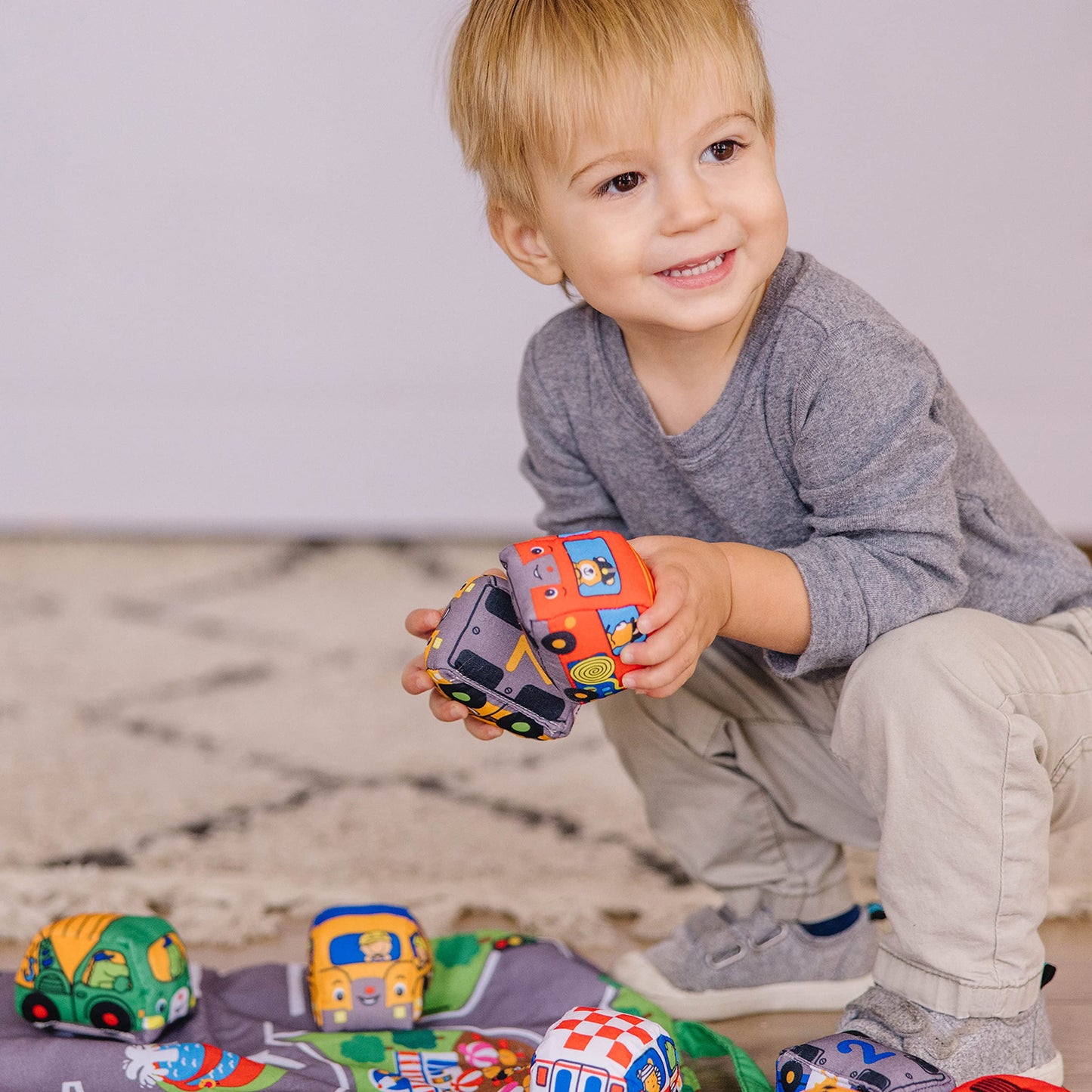 Melissa & Doug Take-Along Town Play Mat (19.25 x 14.25 inches) with 9 Soft VehiclesSoft Baby Play Mat with Storage Bag, Toy Vehicle Sets for Babies