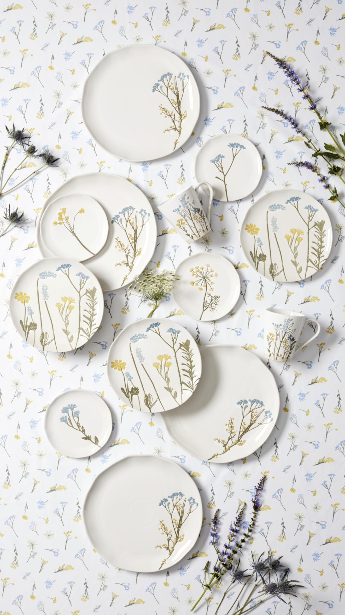 Lenox Dinnerware Set, Wildflowers Tidbit Appetizer Plates Set Of 4, Service For 4, Dessert Plates, Small Plate 6 Inch, Snack Plate, Stoneware, Dishwasher Safe, 6-Inch Diameter (Assorted, 4 Piece)