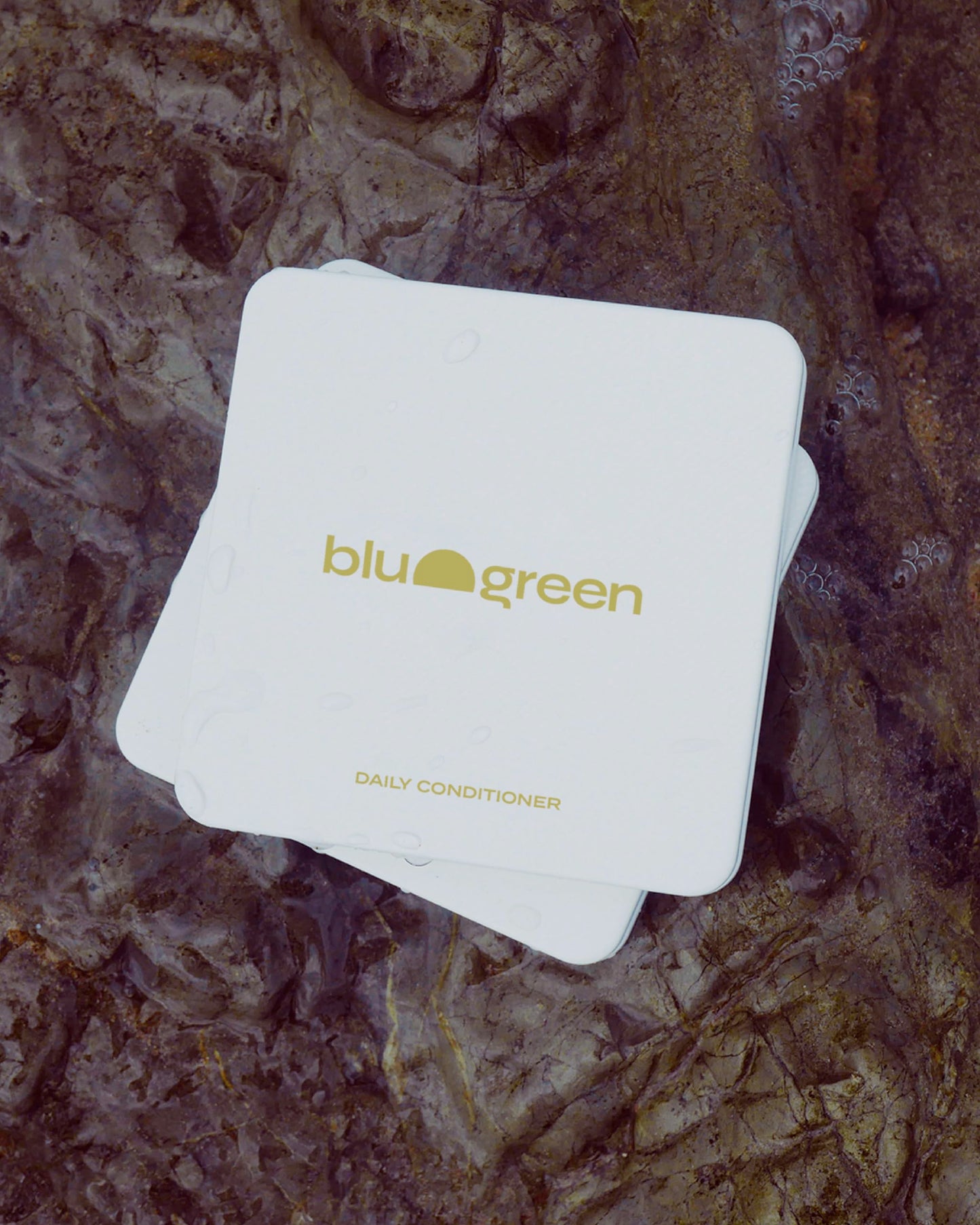 BLU & GREEN Daily Conditioner, Weightless Moisture, TSA-Safe, Travel, Soft, Resilient Hair, Vegan, Cruelty/Sulfate/Plastic Free, Professional Quality, Protect from Enviro stress, 60g/2oz, 50 Tablets