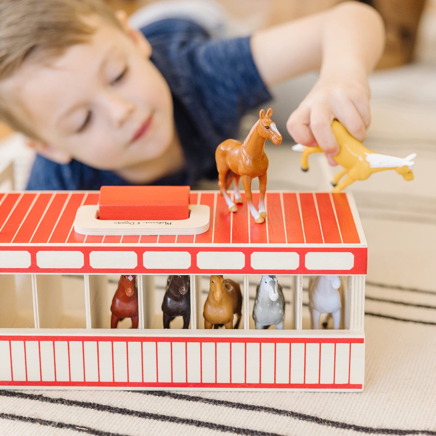 Melissa & Doug Take-Along Show-Horse Stable Play Set with Wooden Stable Box and 8 Toy Horses, Barn Play Set, Portable Toy, for Kids Ages 3+
