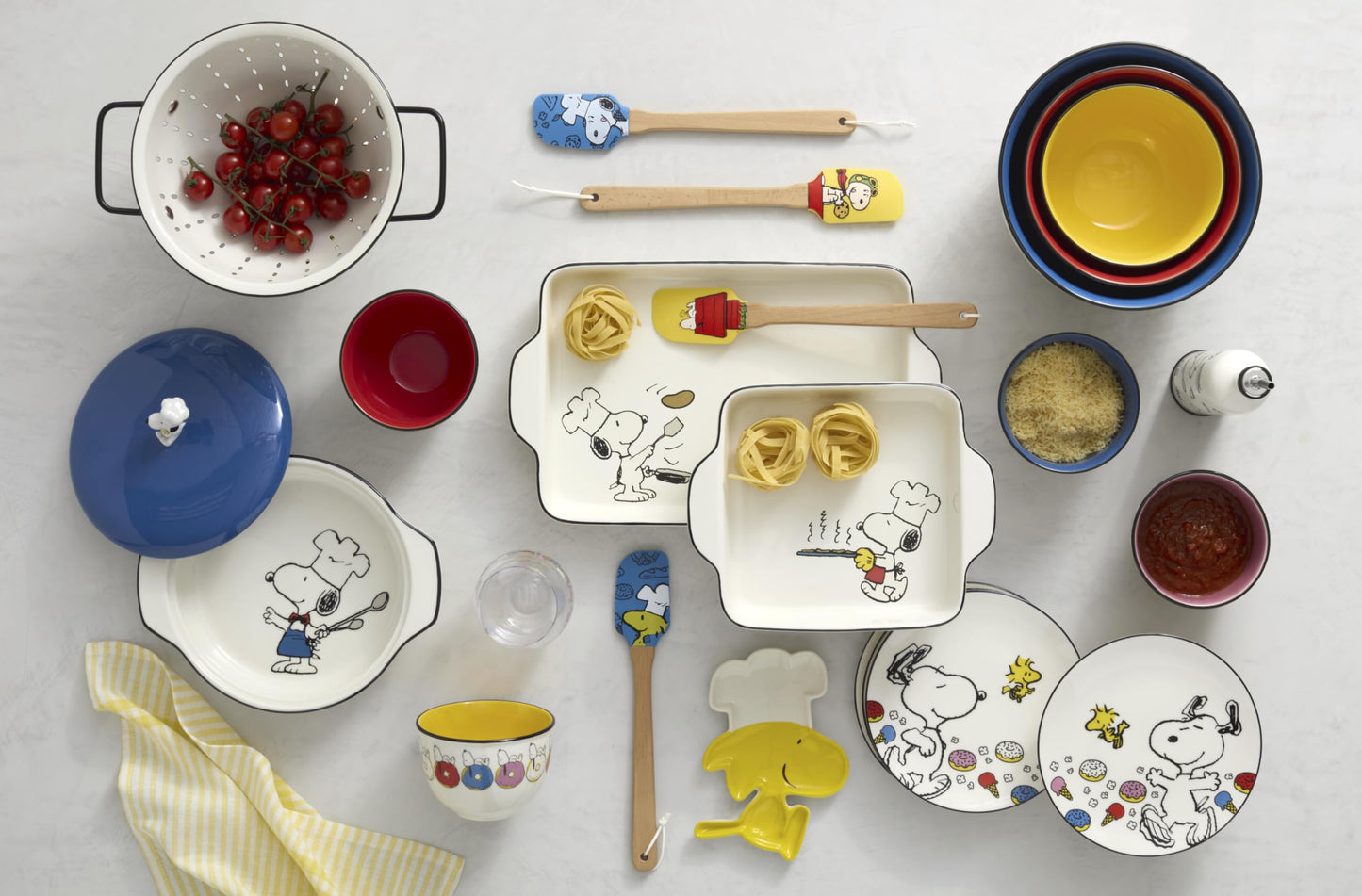 Lenox Home And Kitchen, Chef Snoopy Covered Casserole Dish, Stoneware Material, Dishwasher Safe, Kitchen, Baking Dish For Oven, Oven Safe Upto 350 Degrees, Snoopy Design (Blue And White, 1 Piece)