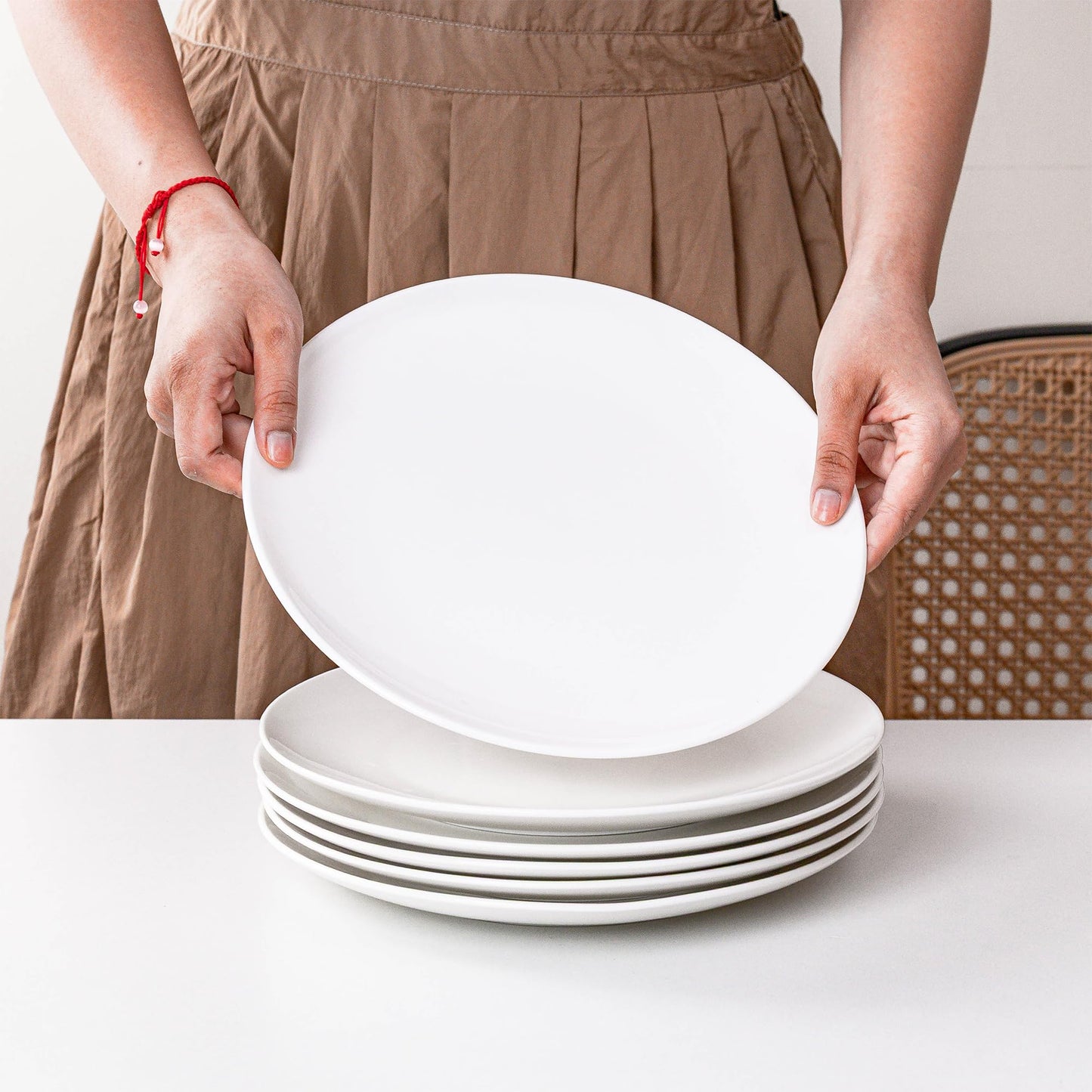 YALONG White Dinner Plates Set of 6, 10 Inch Ceramic Plates – White Porcelain Dinner Plates for Kitchen, Serving & Everyday Use, Microwave & Dishwasher Safe, 25.4Cm