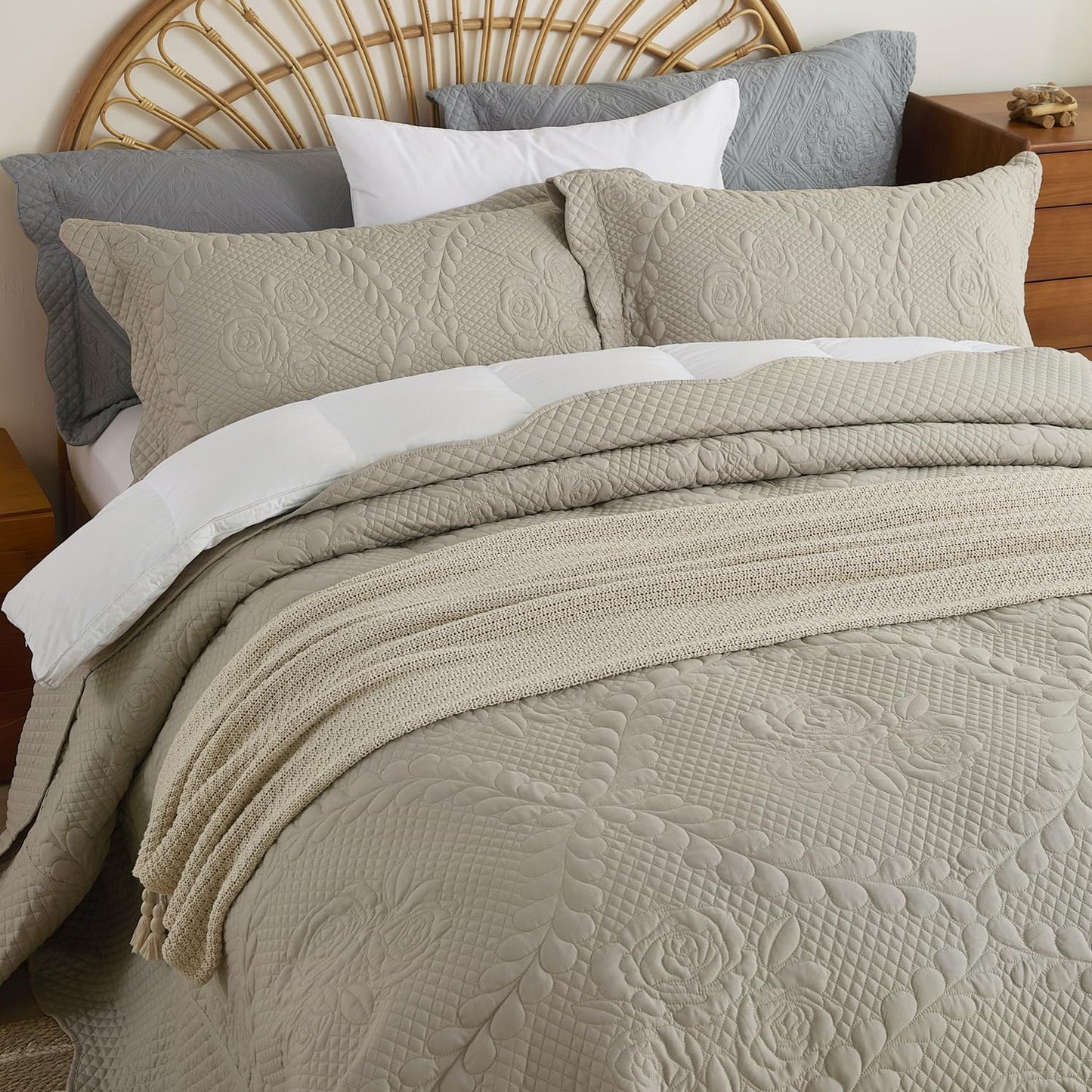 EVENHUG Oversized King Bedspreads California King Quilt Set with Pillow Shams Extra Wide Large King Size Quilts Lightweight Coverlet Bedding Sets Taupe 120"x120"