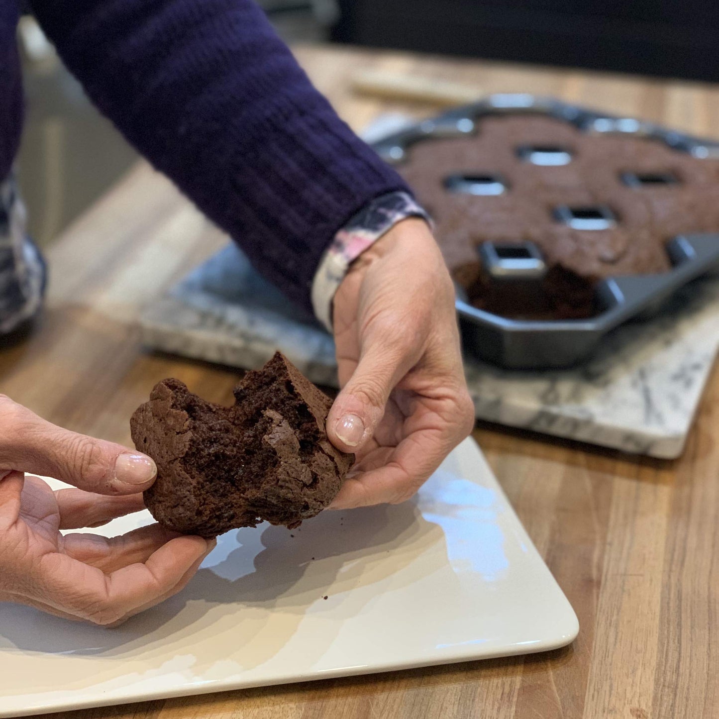 Bakelicious Crispy Corner Non-Stick Brownie Pan, Makes 12 All Edges Brownies