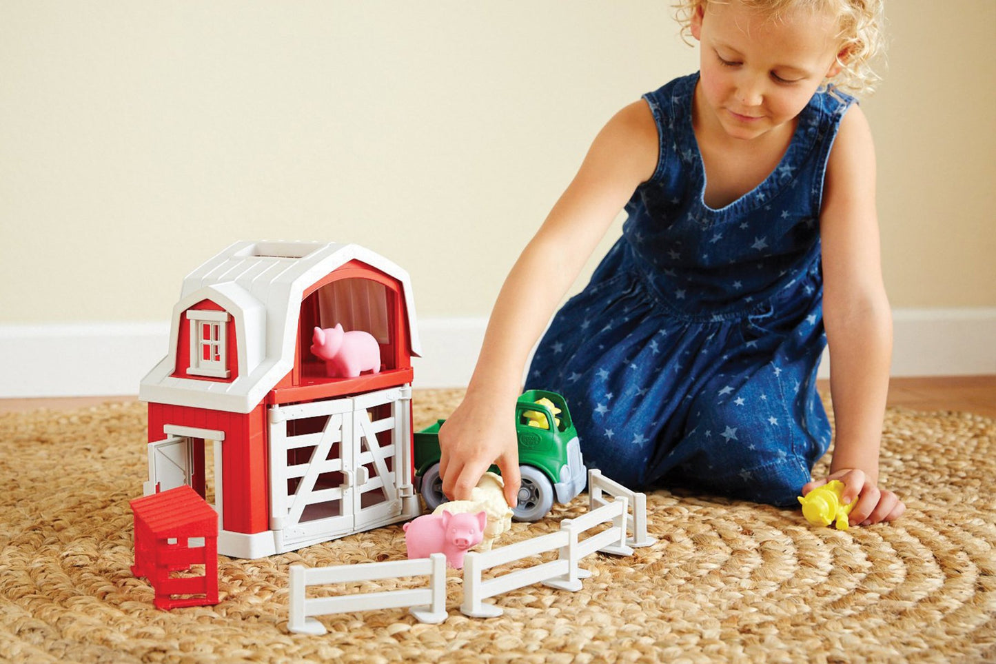 Green Toys Farm Playset - 13 Piece Pretend Play, Motor Skills, Language & Communication Kids Role Play Toy. No BPA, phthalates, PVC. Dishwasher Safe, Recycled Plastic, Made in USA, Red