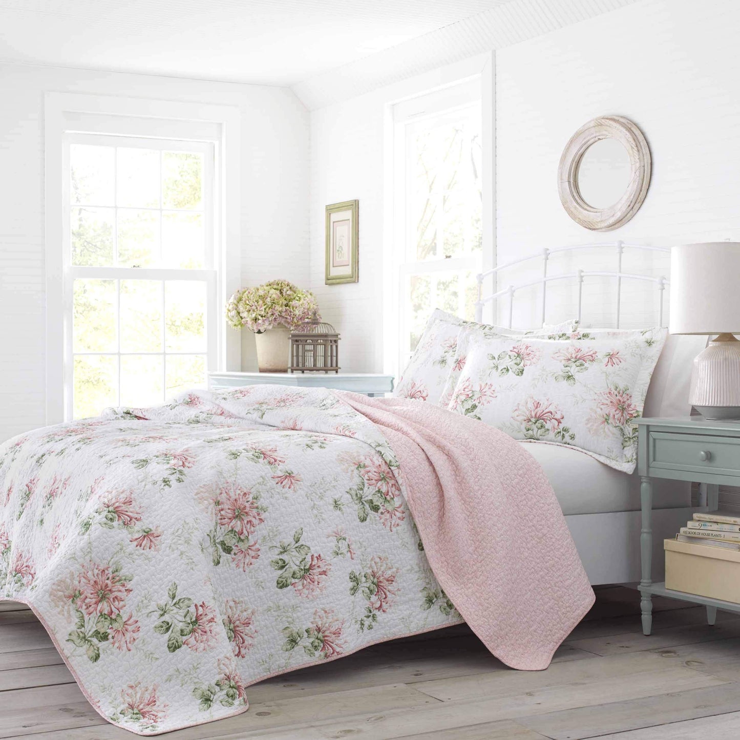 Laura Ashley - Queen Quilt Set, Cotton Reversible Bedding with Matching Shams, Home Decor Ideal for All Seasons (Honeysuckle Pink, Queen)
