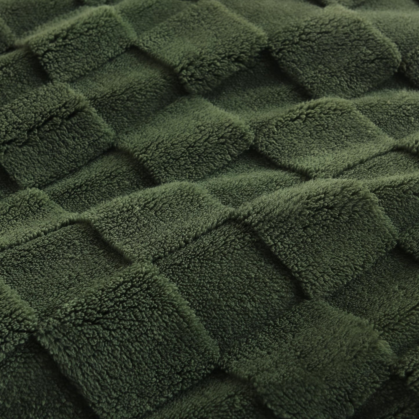 Litanika Fluffy Queen Size Comforter Set Olive Green, 3 Pieces Warm Sherpa Fleece Winter Bedding Set, Jacquard Checkered Plush Fuzzy Blanket Bed Set(1 Comforter, 2 Pillowcases)