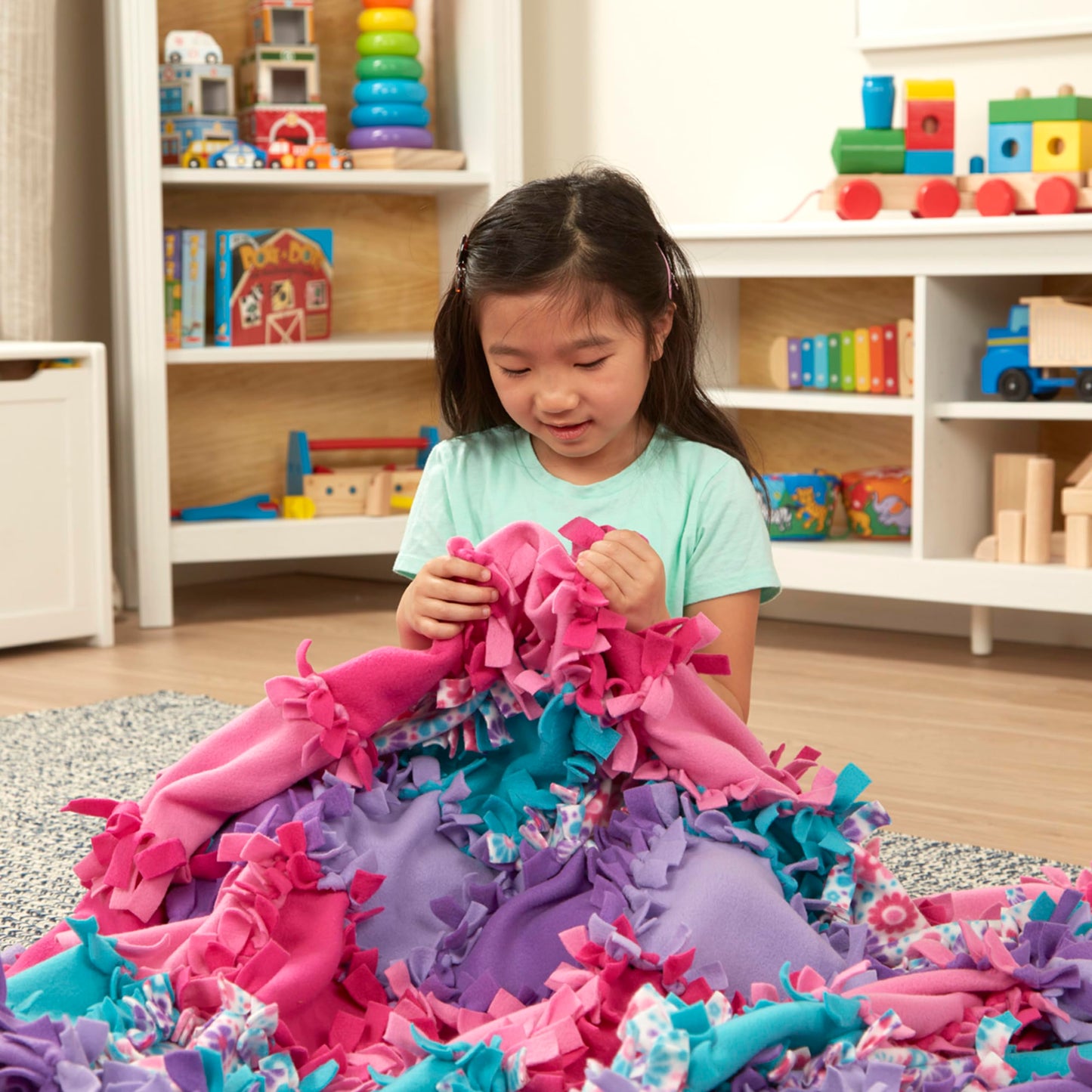 Melissa & Doug Created by Me! Flower Fleece Quilt, Arts & Crafts, No-Sew Fleece Quilt, High-Quality Soft Material, 48-Pieces