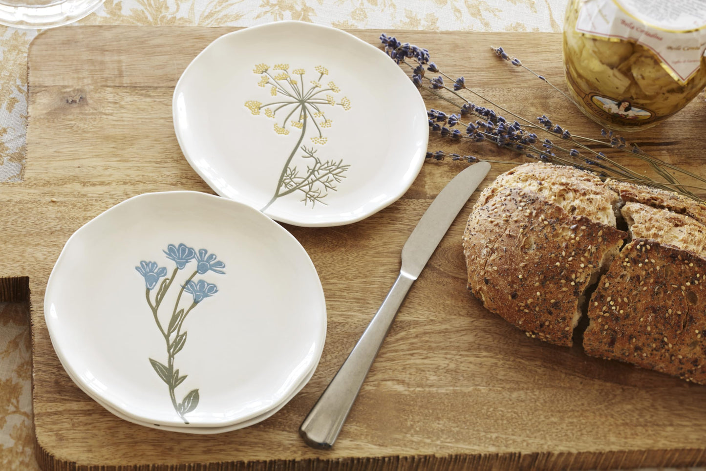 Lenox Dinnerware Set, Wildflowers Tidbit Appetizer Plates Set Of 4, Service For 4, Dessert Plates, Small Plate 6 Inch, Snack Plate, Stoneware, Dishwasher Safe, 6-Inch Diameter (Assorted, 4 Piece)