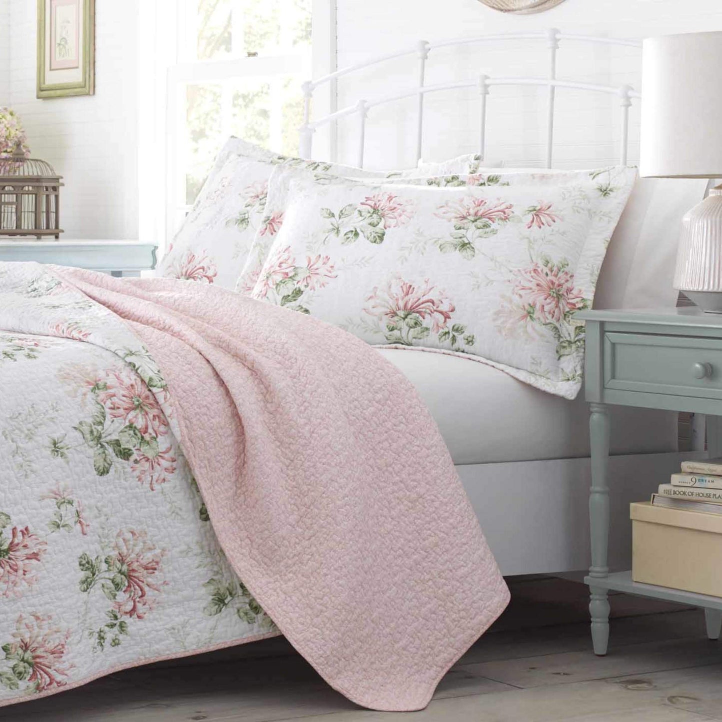 Laura Ashley - Queen Quilt Set, Cotton Reversible Bedding with Matching Shams, Home Decor Ideal for All Seasons (Honeysuckle Pink, Queen)