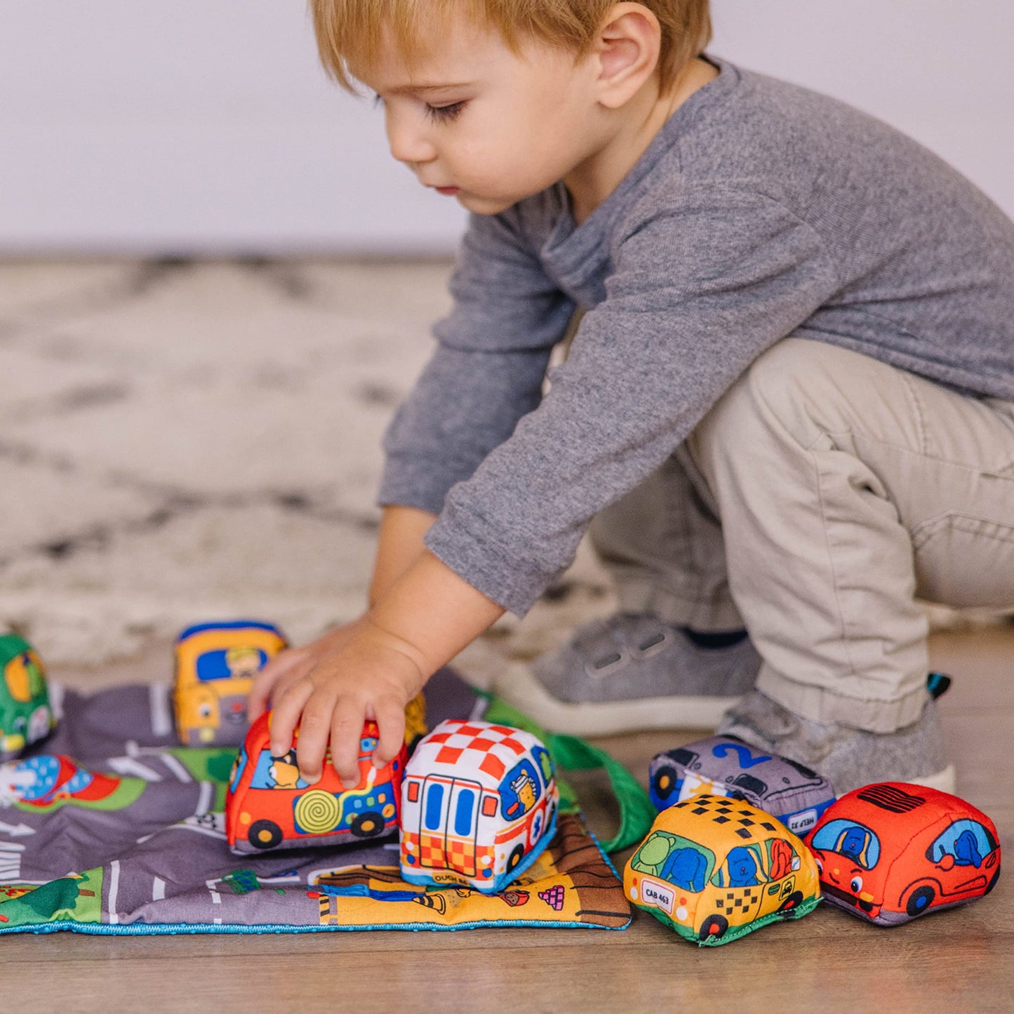 Melissa & Doug Take-Along Town Play Mat (19.25 x 14.25 inches) with 9 Soft VehiclesSoft Baby Play Mat with Storage Bag, Toy Vehicle Sets for Babies