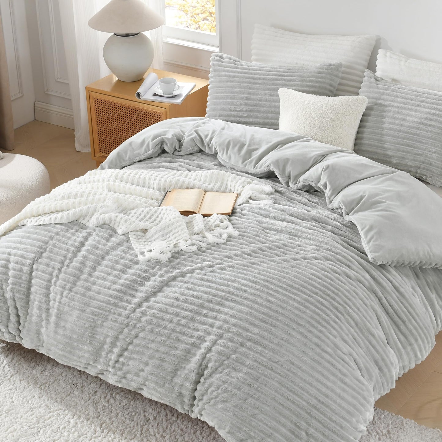 Andency Fluffy King Size Duvet Cover, Gray Striped Plush Microfiber Fleece Comforter Cover, Ultra-Soft Lightweight Bed Set, 3 Piece Warm Faux Fur Bedding for All Season, Two-Way Zipper