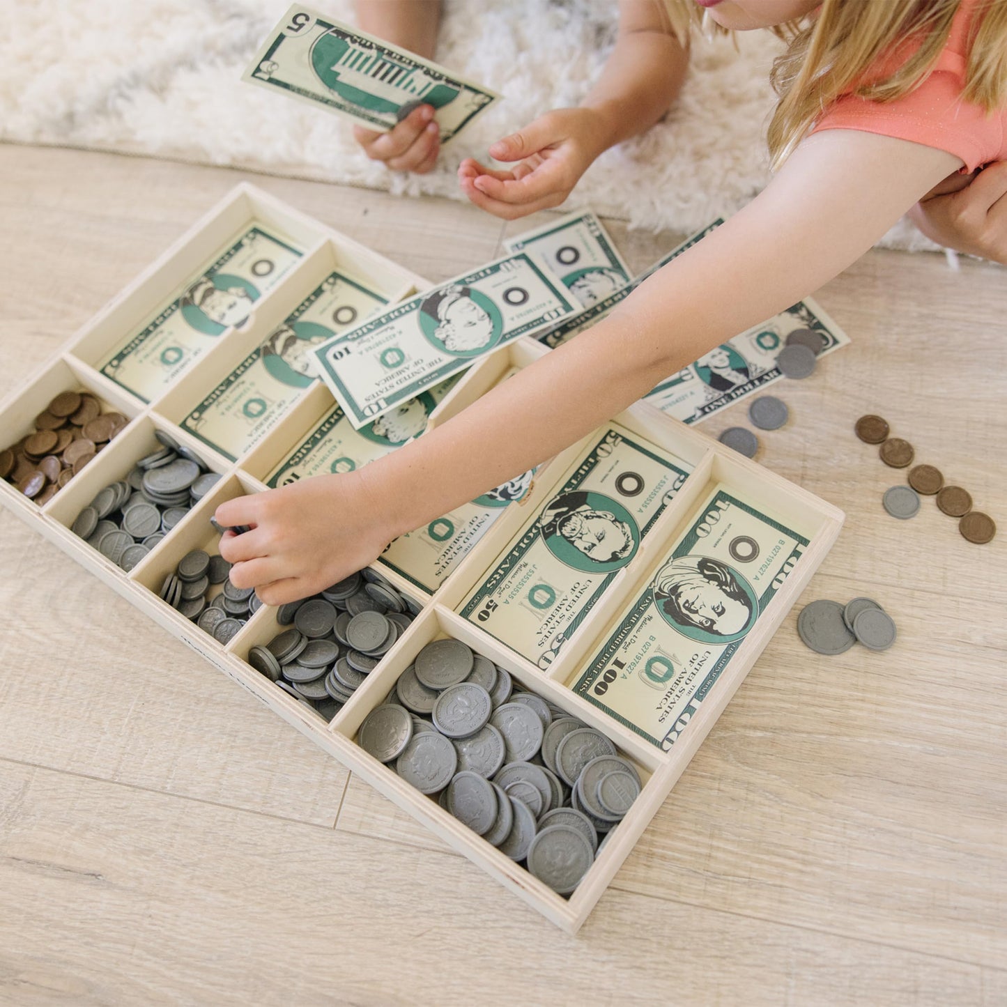 Melissa & Doug Classic Play Money Set, Developmental Toys, 50 of Each Denomination, Wooden Cash Drawer (45.085 cm H x 26.035 cm W x 3.175 cm L)