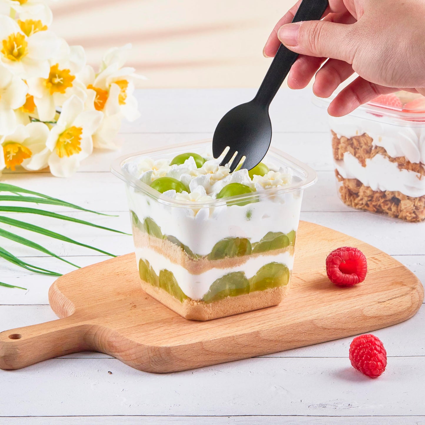Kucoele 100 Pack 8 oz Plastic Dessert Cups with Lids and Sporks, Clear Square Cake Cups Parfait Containers for Pudding Fruit Mousse Yogurt and Shortcake