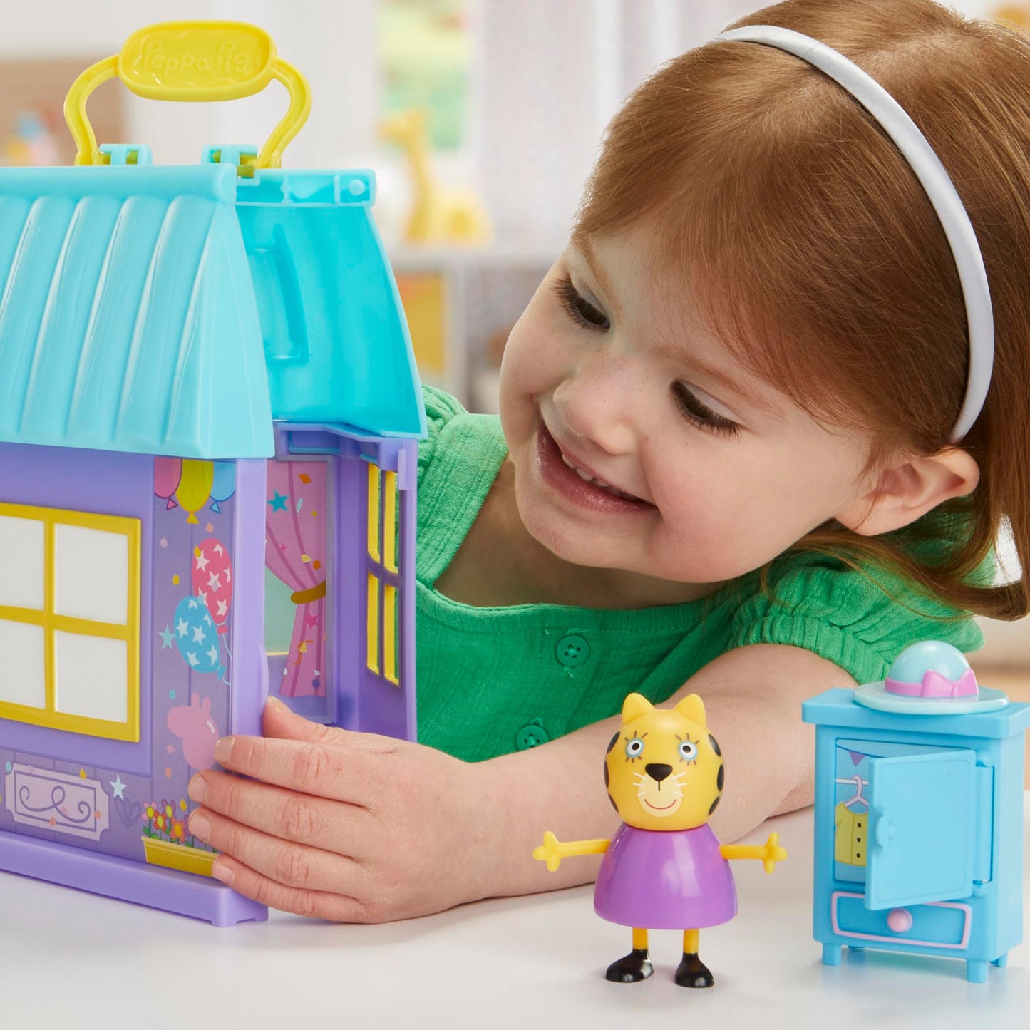 Peppa Pig Peppa’s Dance Party Playset with House, 2 Figures, and 6 Accessories, Preschool Toys for Girls and Boys Ages 3 and Up