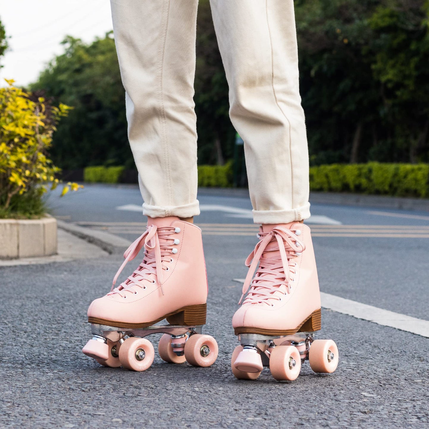 Tuosamtin Roller Skates for Women/Youth with Height Adjustable stoppers Retro Quad Roller Skates for Outdoor and Indoor