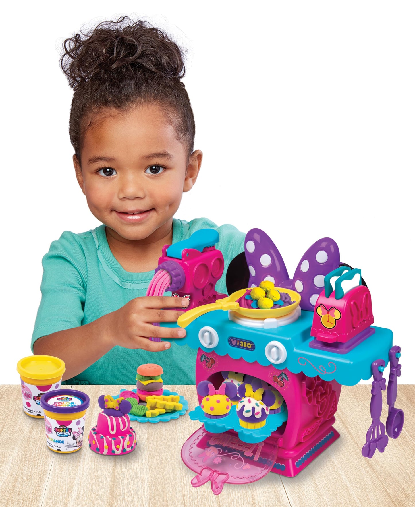 Disney Junior Minnie Mouse Color Change Kitchen by Softee Dough, 10 in 1 Activities Perfect for Ages 3 and Up