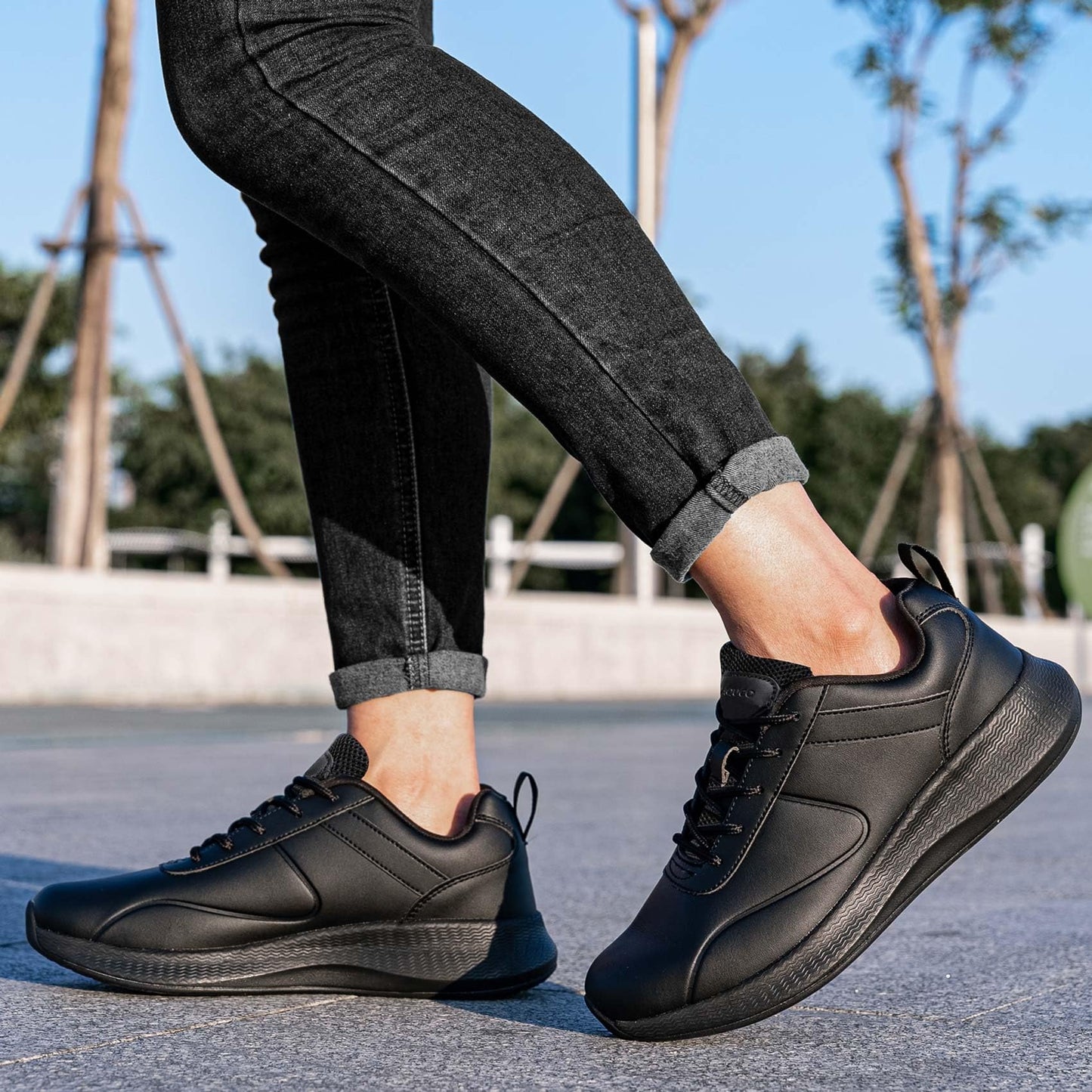 Taquco Non Slip Work Shoes for Women Food Service Lightweight Waterproof Kitchen Chef Shoe Restaurant Walking Sneakers Nursing Slip Resistant Footwear (Black,7)