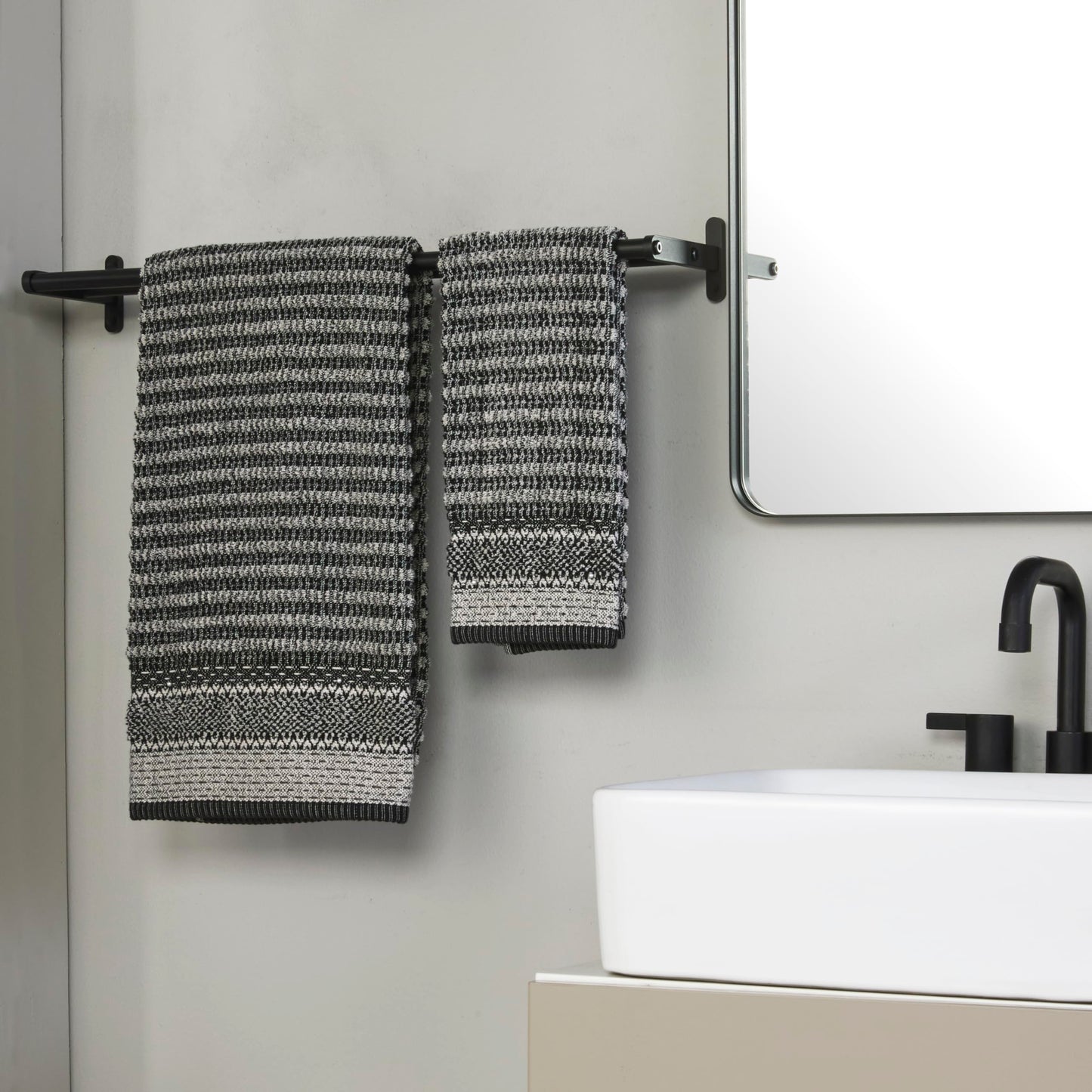 SKL Home Lewis 100% Cotton Premium 2-Piece Hand Towel Set, 600 GSM, Reversible Jacquard, Soft & Absorbent, Decorative for Bath/Kitchen/Bar & Gift, Black