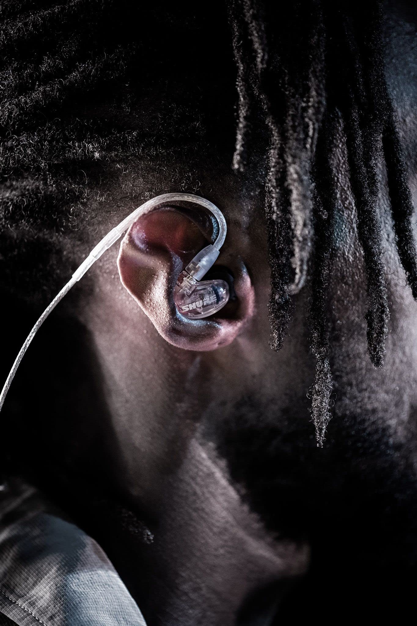 Shure SE215 PRO Wired Earbuds - Professional Sound Isolating Earphones, Clear Sound & Deep Bass, Single Dynamic MicroDriver, Secure Fit in Ear Monitor, Plus Carrying Case & Fit Kit - Clear (SE215-CL)