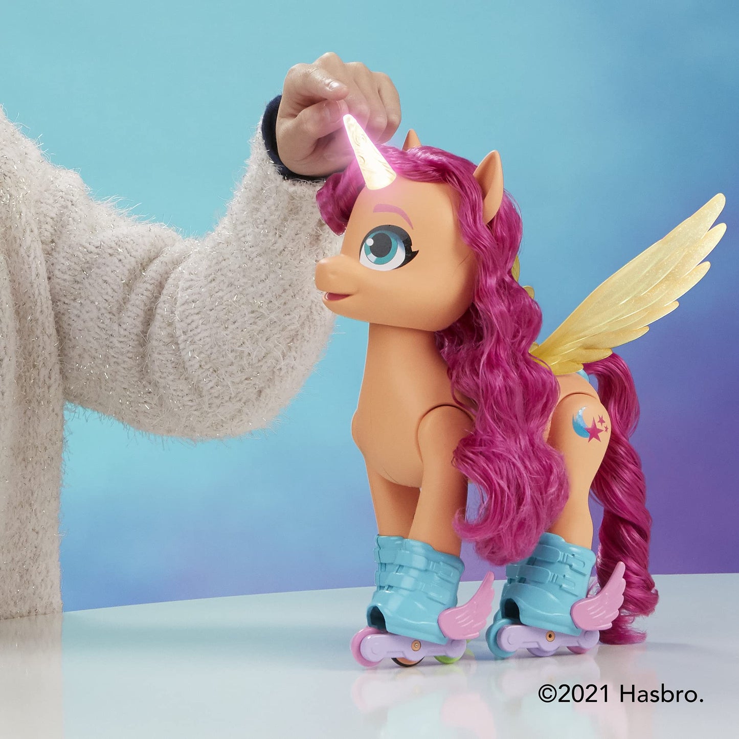 My Little Pony: A New Generation Movie Sing 'N Skate Sunny Starscout - Interactive 9-Inch Remote Control Toy with 50 Reactions, Lights