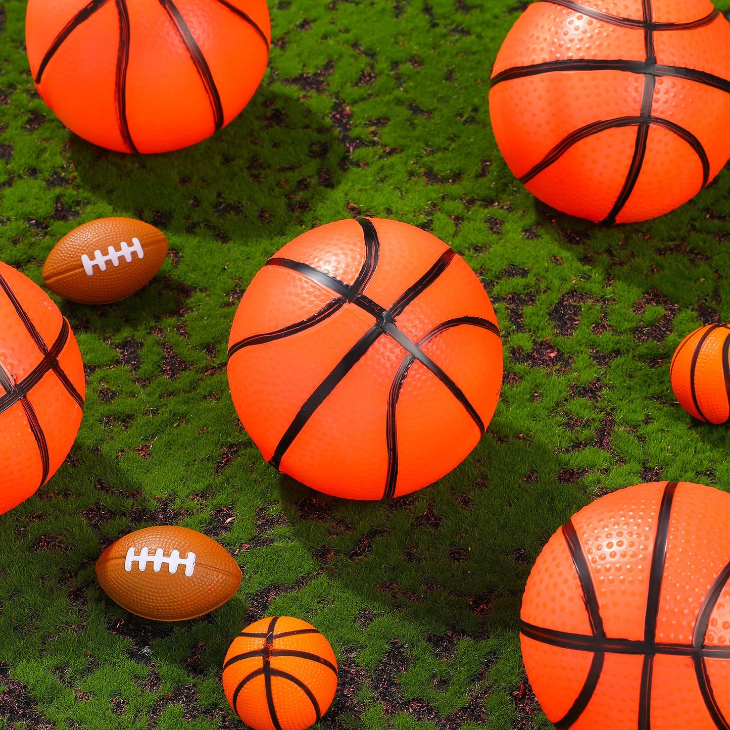 30 Pieces Mini Inflatable Basketballs Mini Hoop Basketballs Pool Ball for Beach Pool Sports Game Party Supplies, 4 Inches