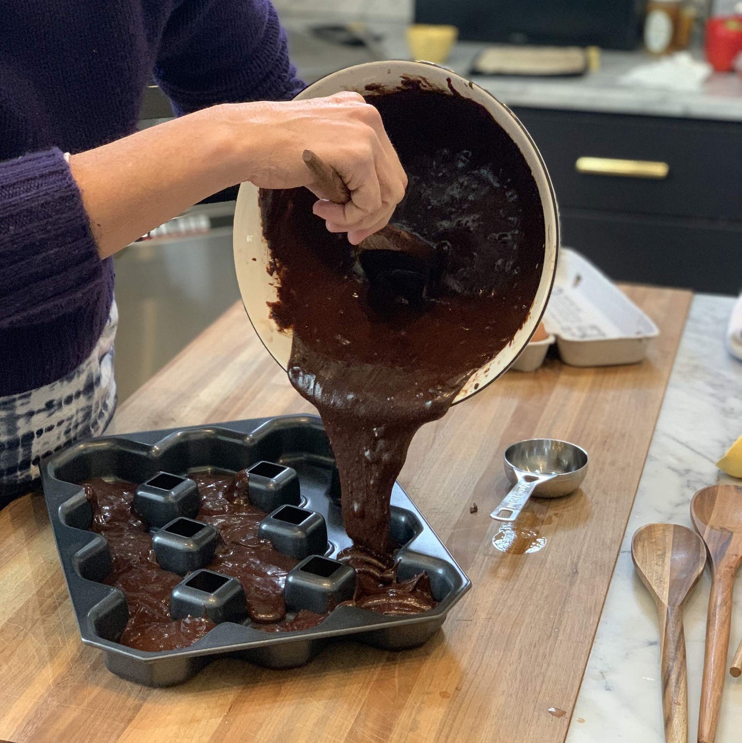 Bakelicious Crispy Corner Non-Stick Brownie Pan, Makes 12 All Edges Brownies