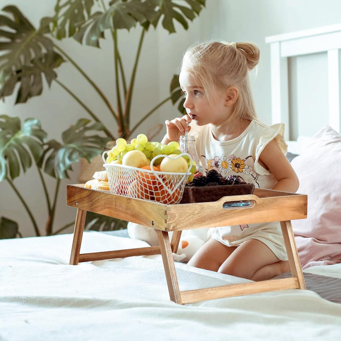 Taxenxar Extra Large Folding Bed Tray Table, 22’’ x 14’’ Acacia Wood Breakfast Tray, Food Serving Tray with Legs for Eating in Bed