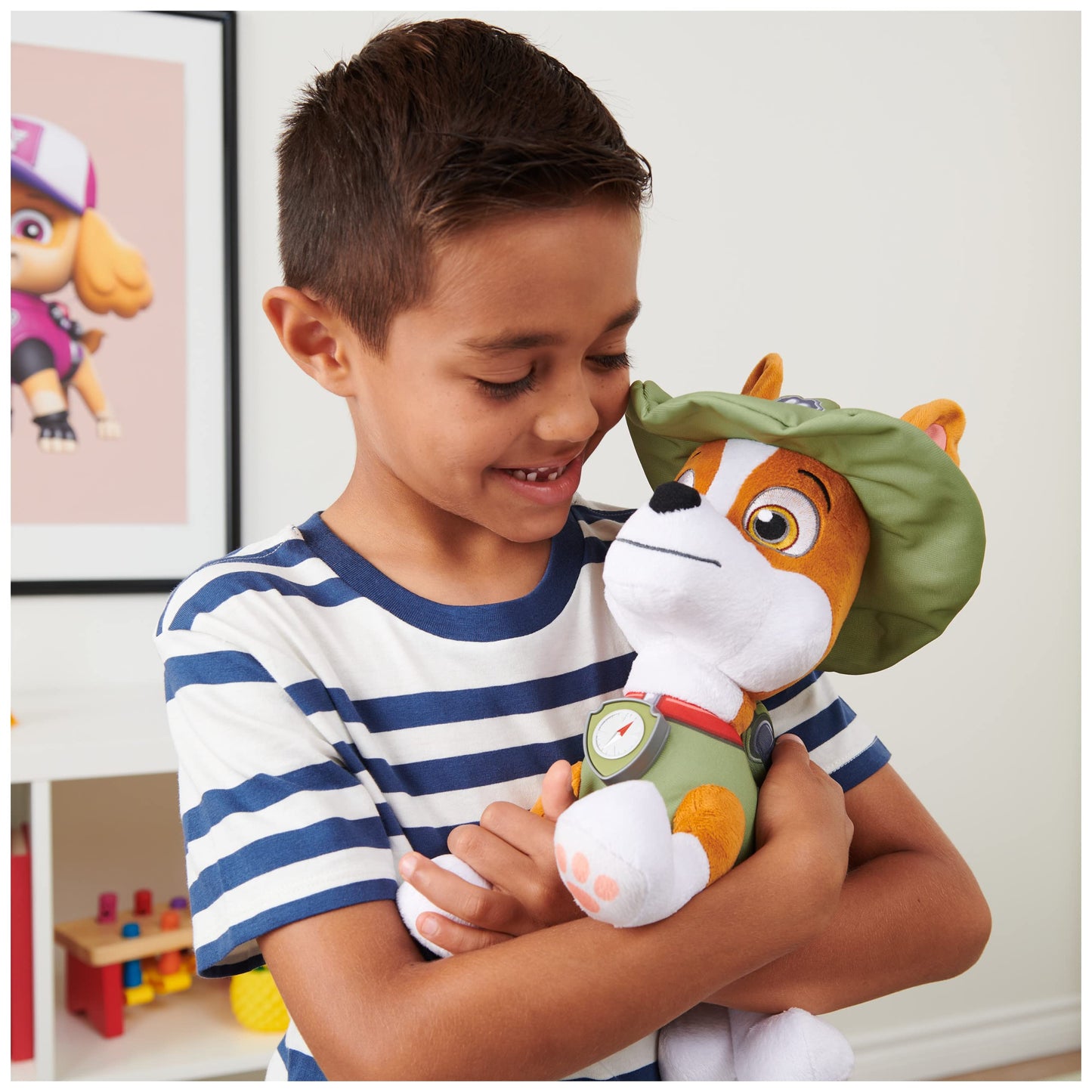 PAW Patrol Talking Tracker 12-Inch Tall Interactive Plush Toy with Music, Sounds and Bilingual Phrases Stuffed Animals, Kids Toys for Ages 3 and up