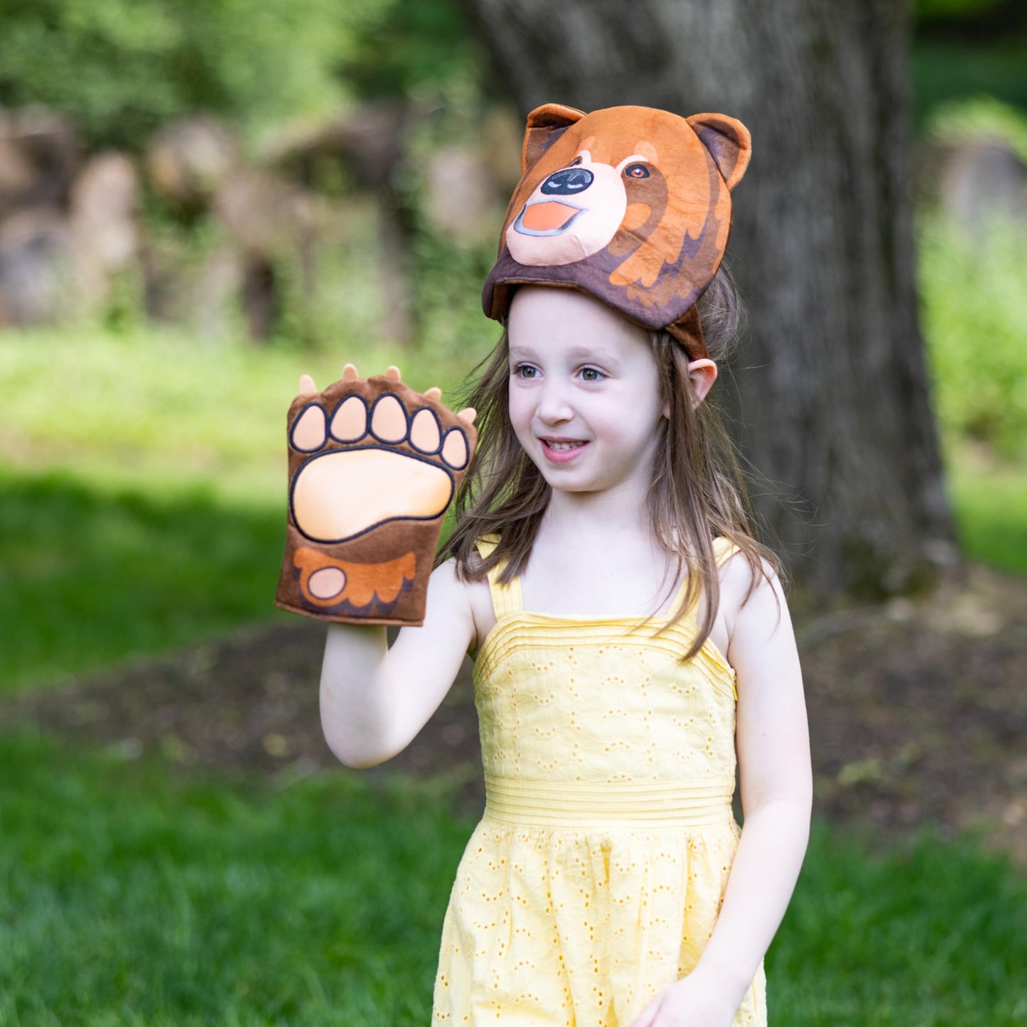 Melissa & Doug Yellowstone National Park Grizzly Bear Games and Pretend Play Set with Plush Bear Heads and Paw Gloves, Kids Animal Activity for Preschoolers, Pretend Play Active Games for Ages 3+