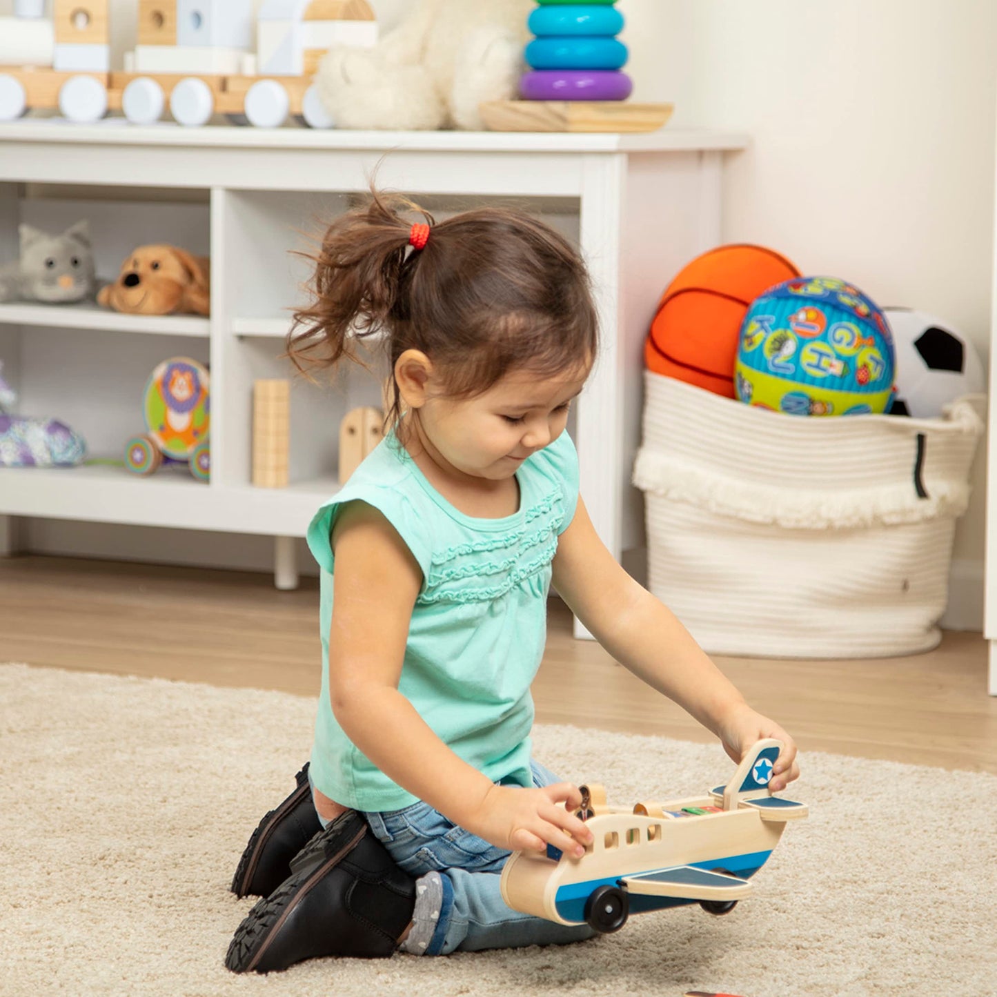 Melissa & Doug Wooden Airplane Play Set with 4 Play Figures and 4 SuitcasesWooden Airplane Toy, Classic Toy for Toddlers for Kids