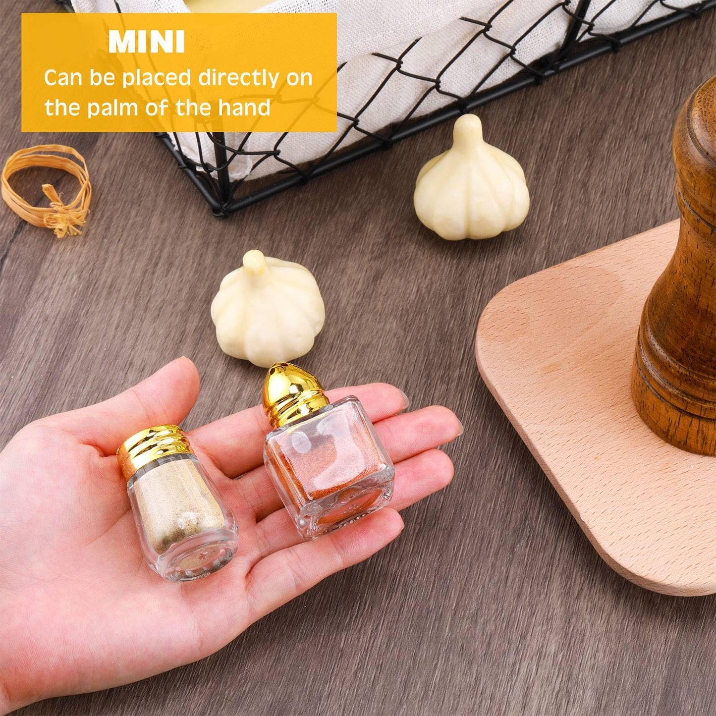 Zopeal 50 Set Mini Salt and Pepper Shakers Small Bulk Clear Individual Seasonings Tiny Spice Shakers for Kitchen Wedding Picnic, 2 Styles(Gold Lids)
