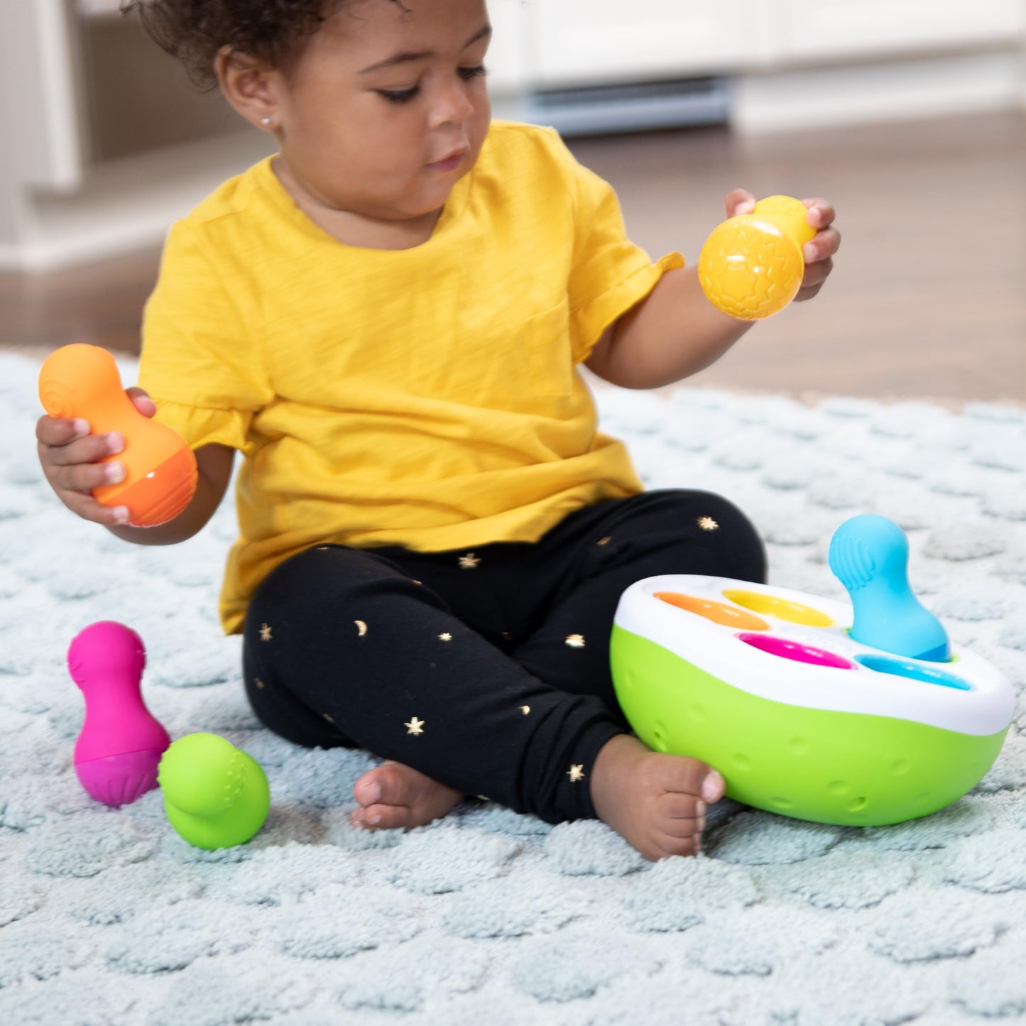 Fat Brain Toys SpinnyPins, Kids Preschool, Spinning and Sorting Building Sets, Early Development Toy for Babies Aged 18 Months and Older, Multicoloured