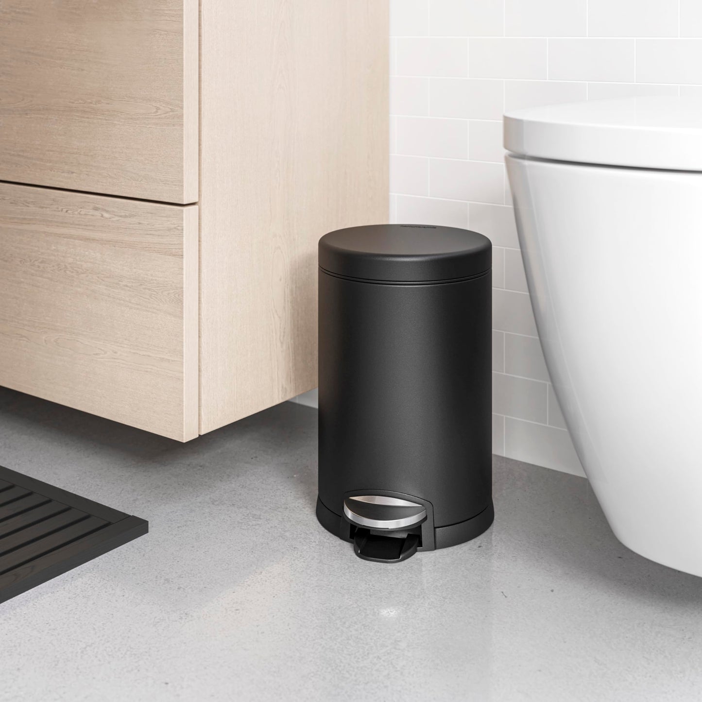 simplehuman Round Step Can, 4.5L / 1.2 Gallon Compact Bathroom Trash Can, 150,000-Step Pedal, Lid Shox® Silent Close, Removable Inner Bucket, Matte Black Steel