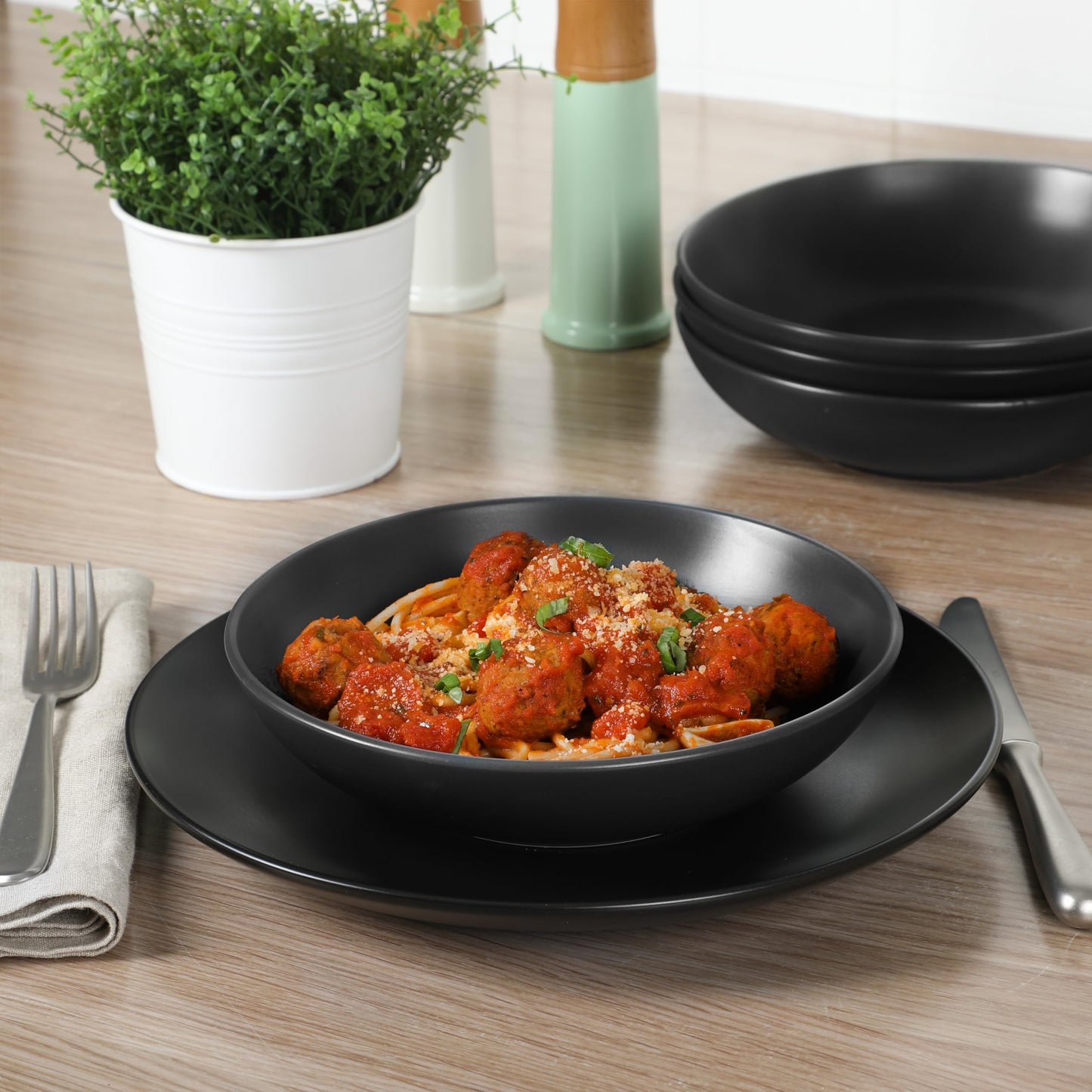 Gibson Home Queenslane 16-Piece Matte Black Stoneware Dinnerware Set – Double Bowl Plates and Bowls, Durable Kitchen Dinner Set