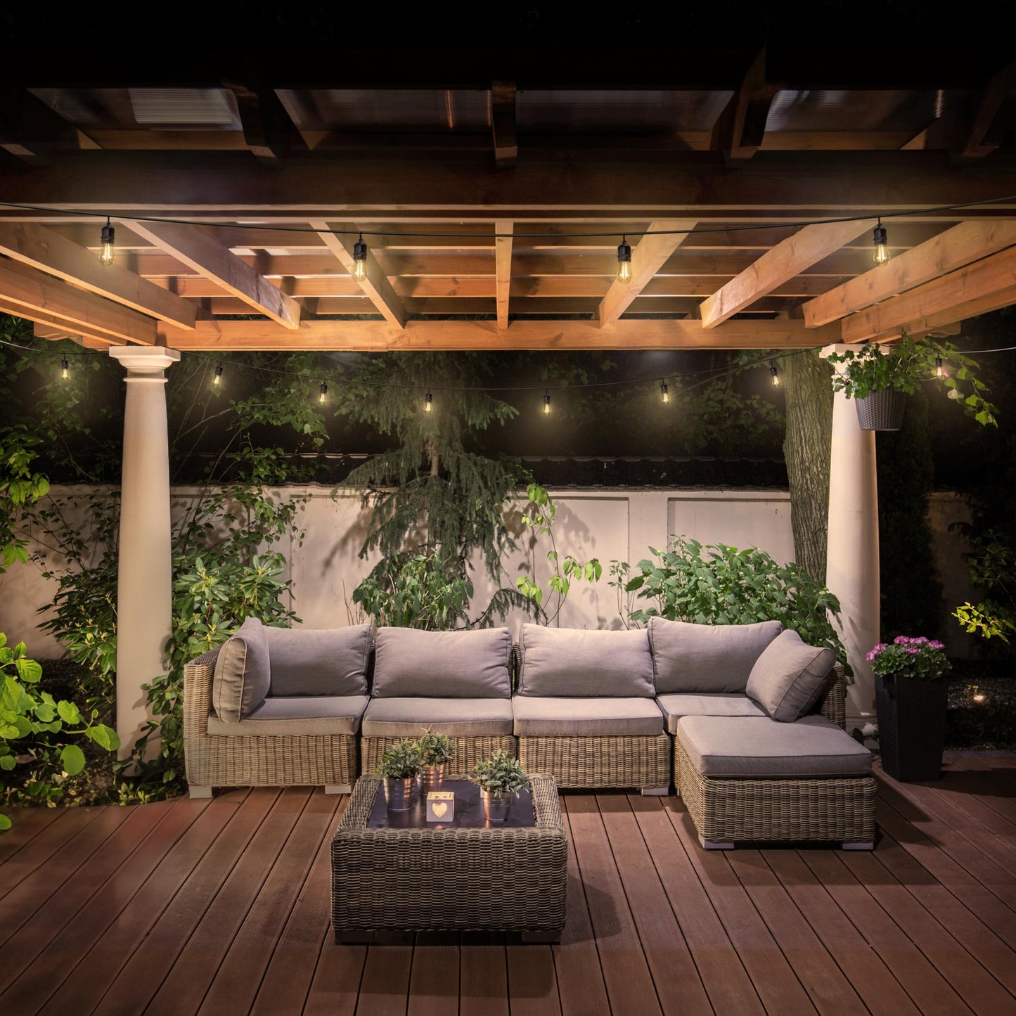 Feit Electric 30ft Outdoor Incandescent String Lights, Warm Amber Glow, Heavy-Duty Weatherproof Cord, Includes 10 Clear Bulbs + 5 Spares, End-to-End Connectable for Patios and Gazebos, SL30-10