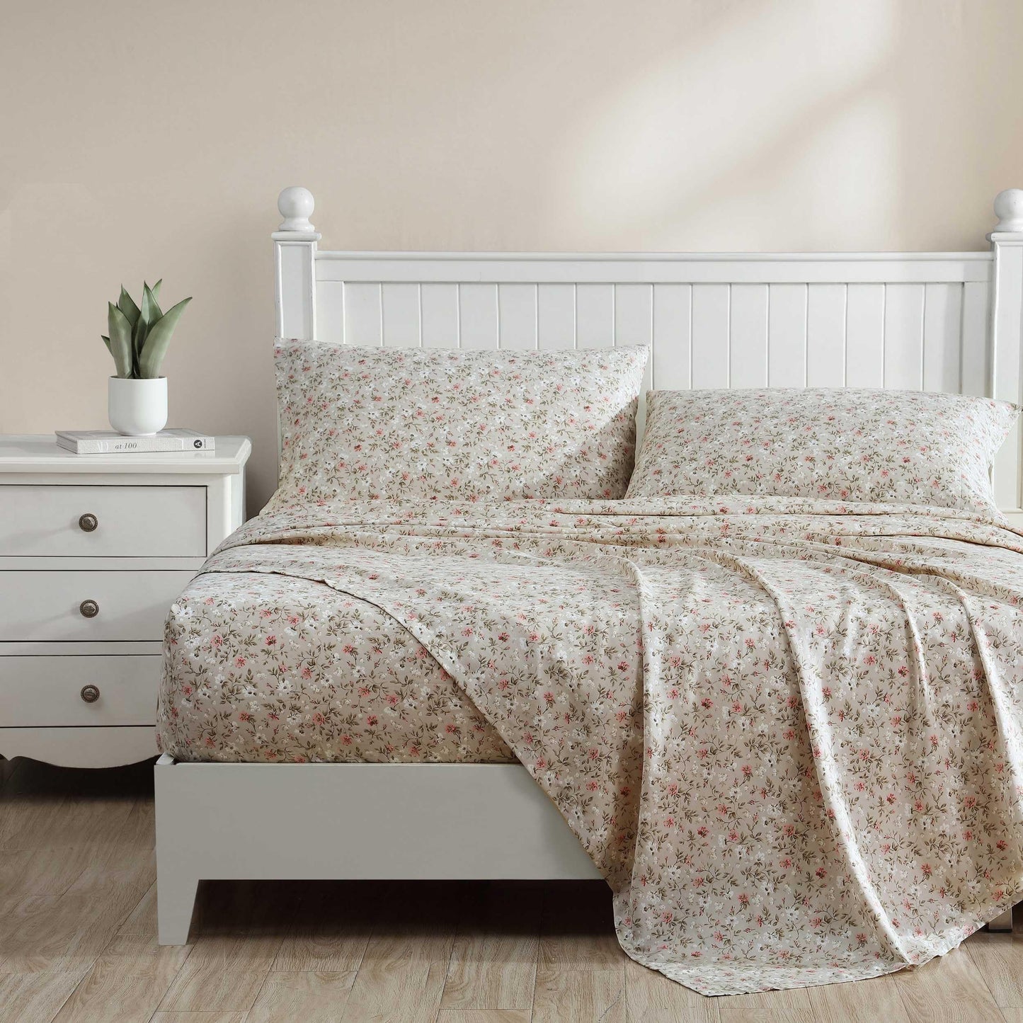 Laura Ashley – Queen Size Sheet Set, Soft & Silky Cotton Sateen Bedding with Fitted Sheet and Pillowcases, Floral Room Decor, Deep Pocket, College Dorm Room Essentials (Bonnie Beige)