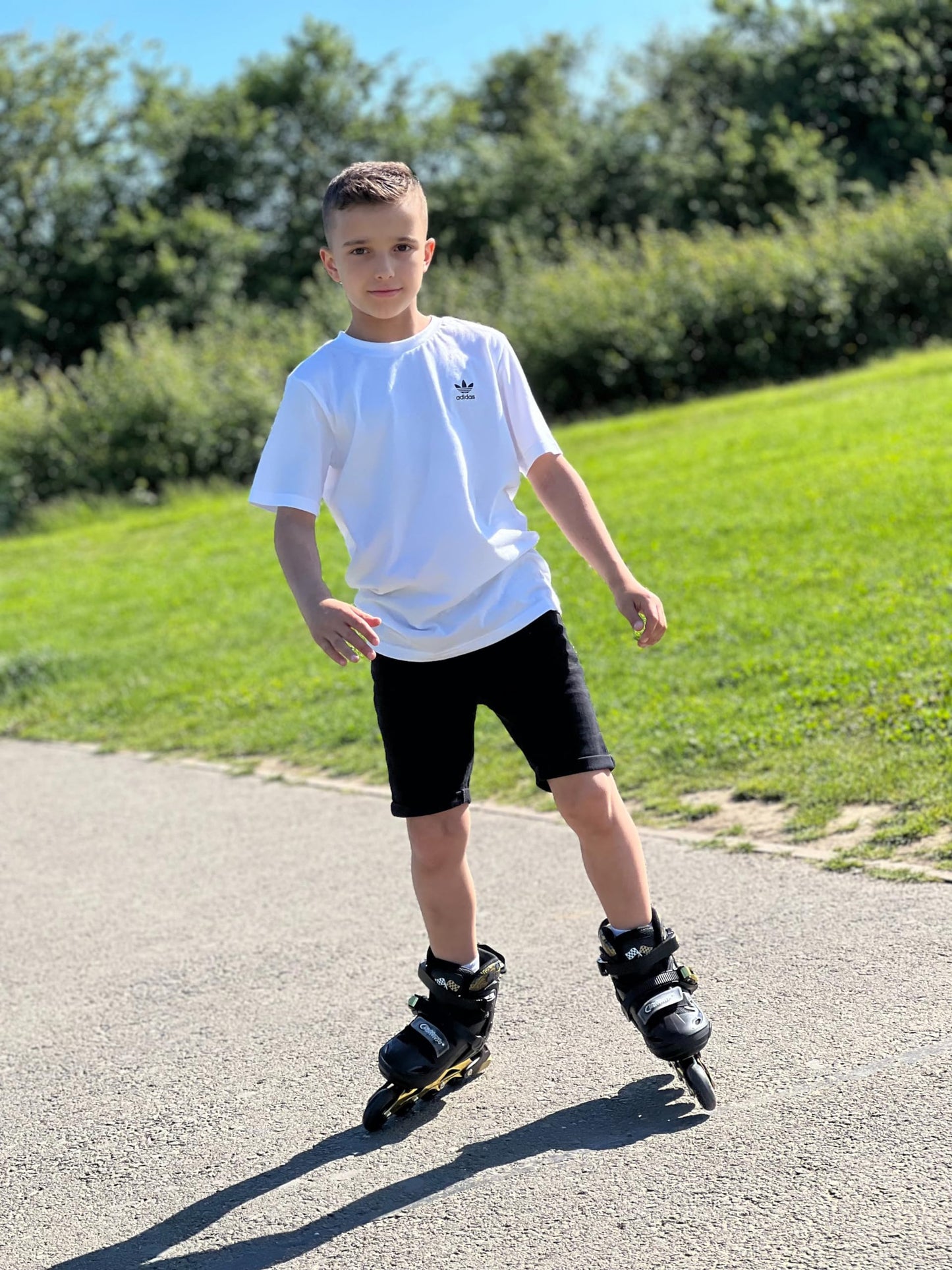 MammyGol Inline Skates for Boys and Girls Youth, 4 Size Adjustable Roller Skates with PU Flashing Wheels, Aggressive Inline Skates High Performance for Kids Age 6-12, Gold Black