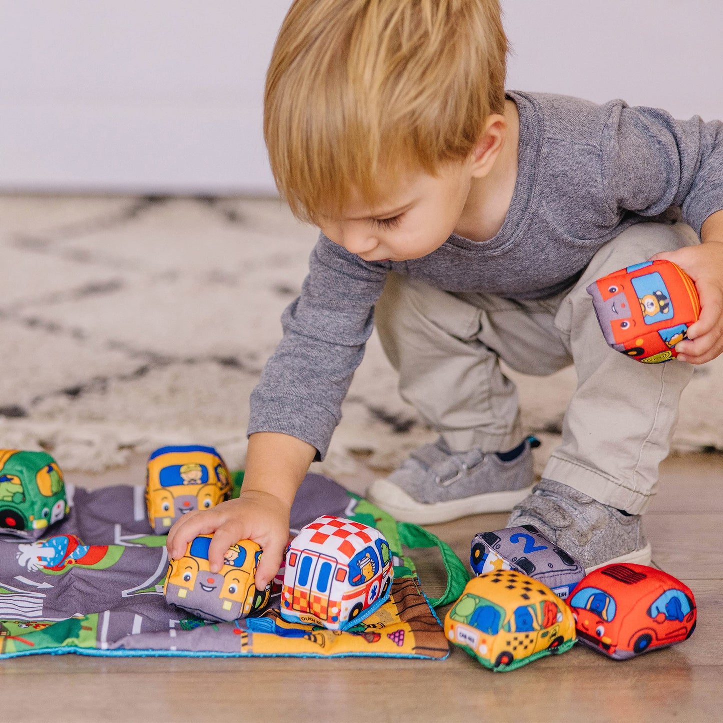 Melissa & Doug Take-Along Town Play Mat (19.25 x 14.25 inches) with 9 Soft VehiclesSoft Baby Play Mat with Storage Bag, Toy Vehicle Sets for Babies