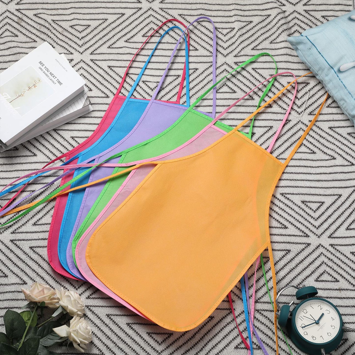 Yahenda 60 Pack Kids Painting Aprons Children's Artists Fabric Aprons Paint Art Craft Disposable Child(Blue, Rose, Fruit Green, Pink, Orange, Purple)