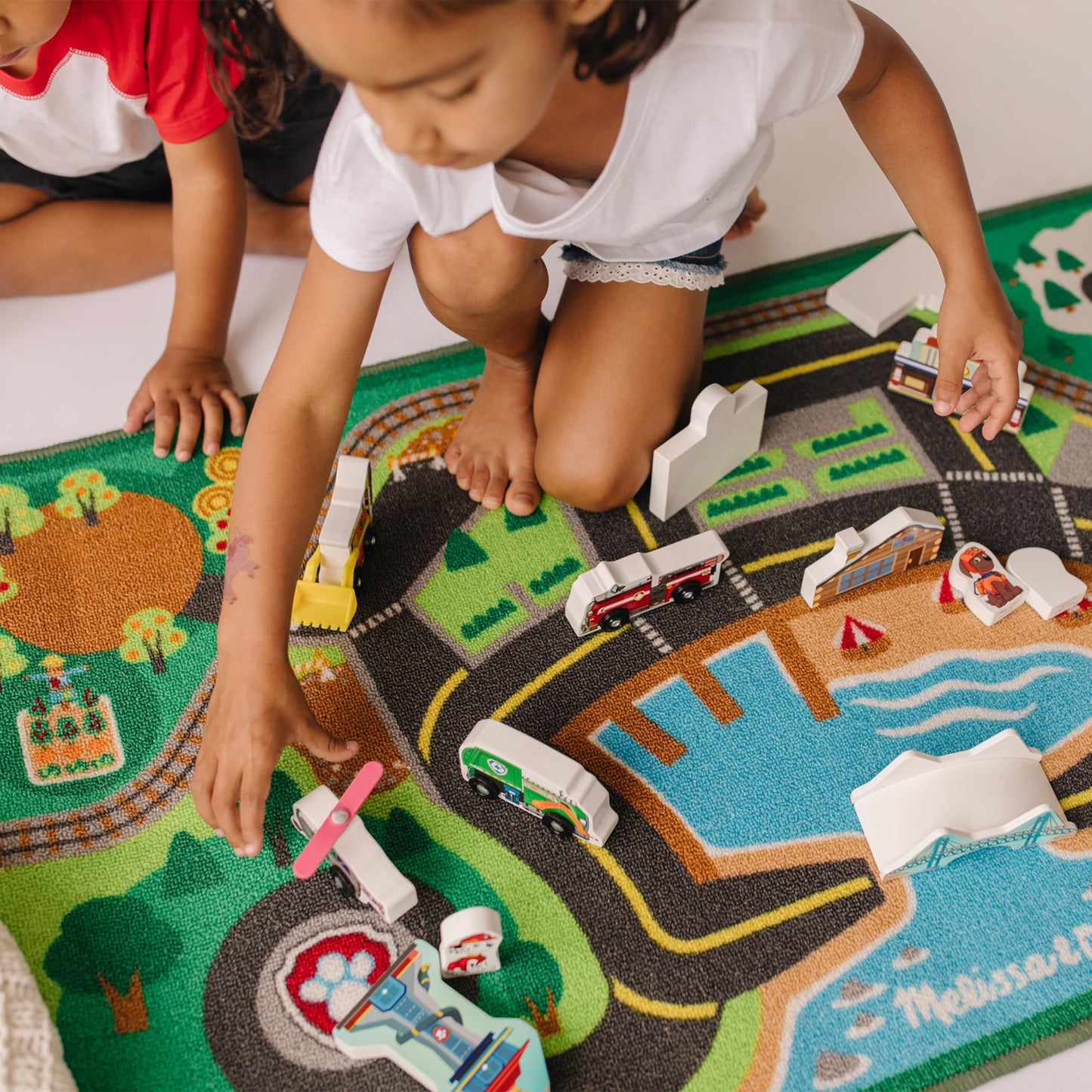 Melissa & Doug PAW Patrol Activity Rug - Adventure Bay (22 Pieces) PAW Patrol Town Mat with Wooden Toys for Ages 3+
