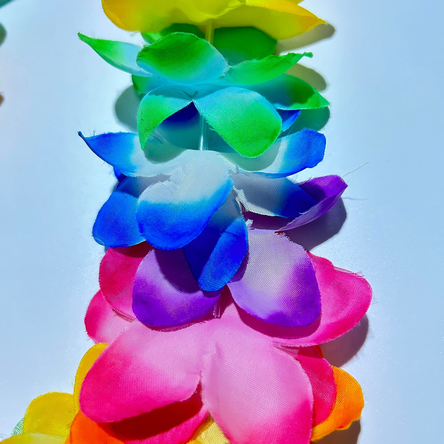 200pcs Hawaiian Leis for Beach Party Decors , Luau Birthday Party Decorations, Hawaiian Necklace Silk Flower leis for Luau Beach Birthday Party Decorations and Party Supplies