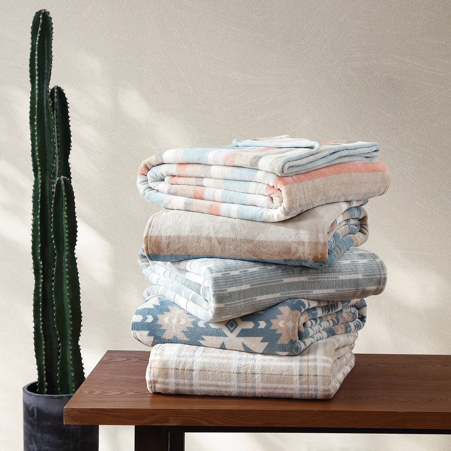 Wrangler - King Size Blanket, Super Soft & Reversible Plush Fleece Bedding, Throw Blanket for Couch or Bed (Dakota Blue)