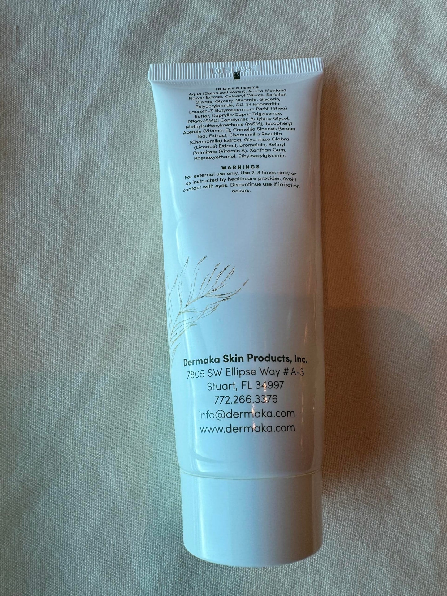 Dermaka Skin Cream 4 oz. All-Natural Skin Cream- Formulated by a surgeon to aide in healing damaged skin. Moisturizing Lotion helps issues that may cause skin irritation.
