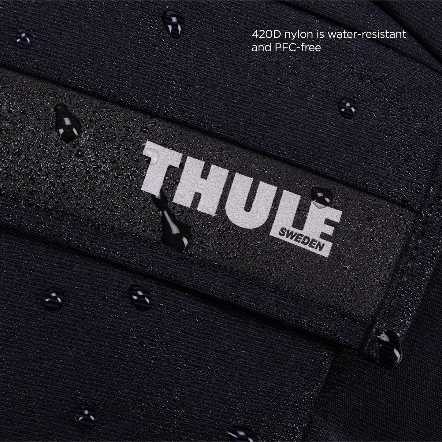 Thule Paramount 14L Crossbody Bag - Crossbody Bag for Women and Men - Padded Laptop Sleeve fits 14" Laptop or Tablet, Black